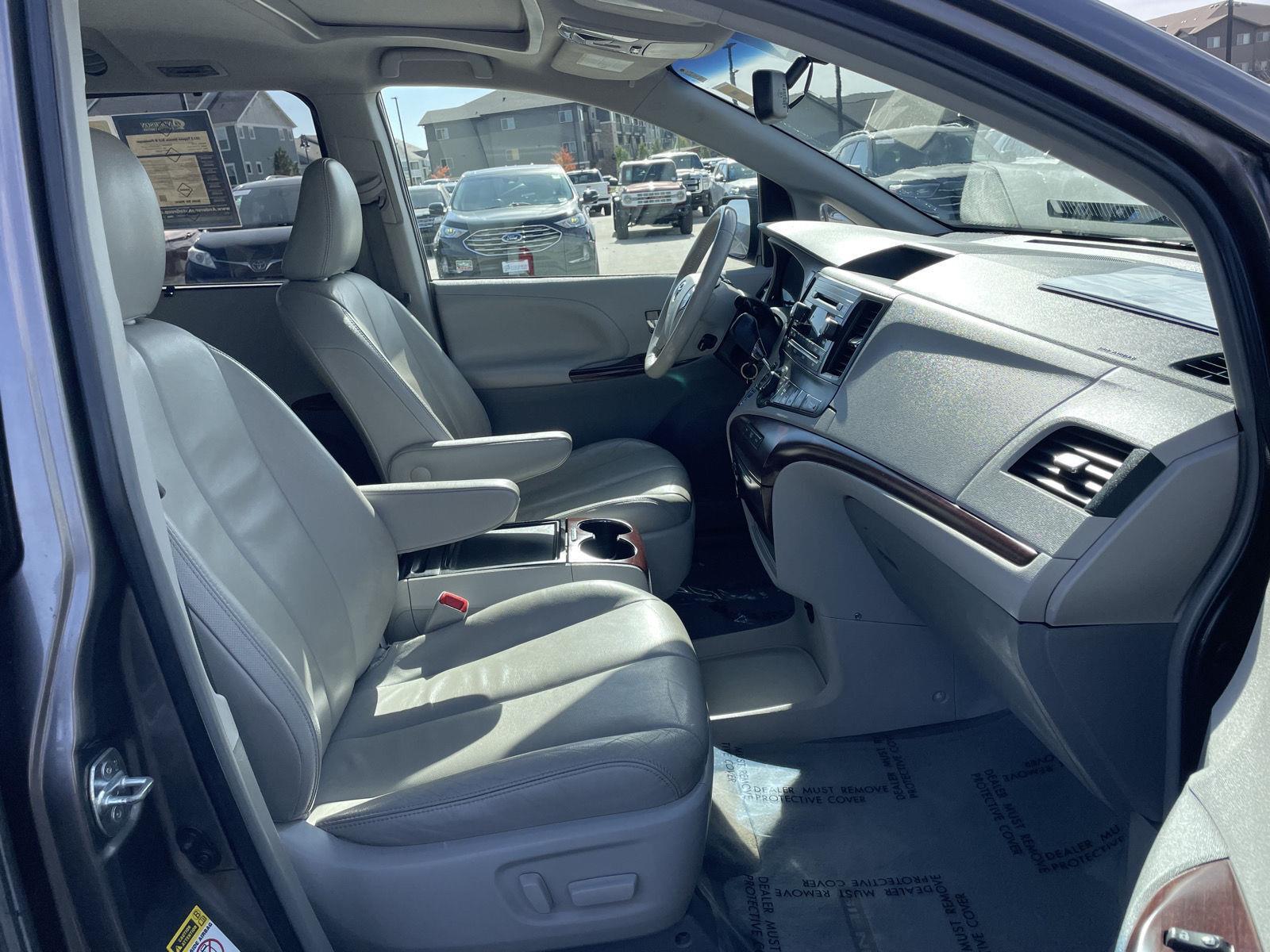 Used 2013 Toyota Sienna XLE 8-Passenger Minivan for sale in Lincoln NE