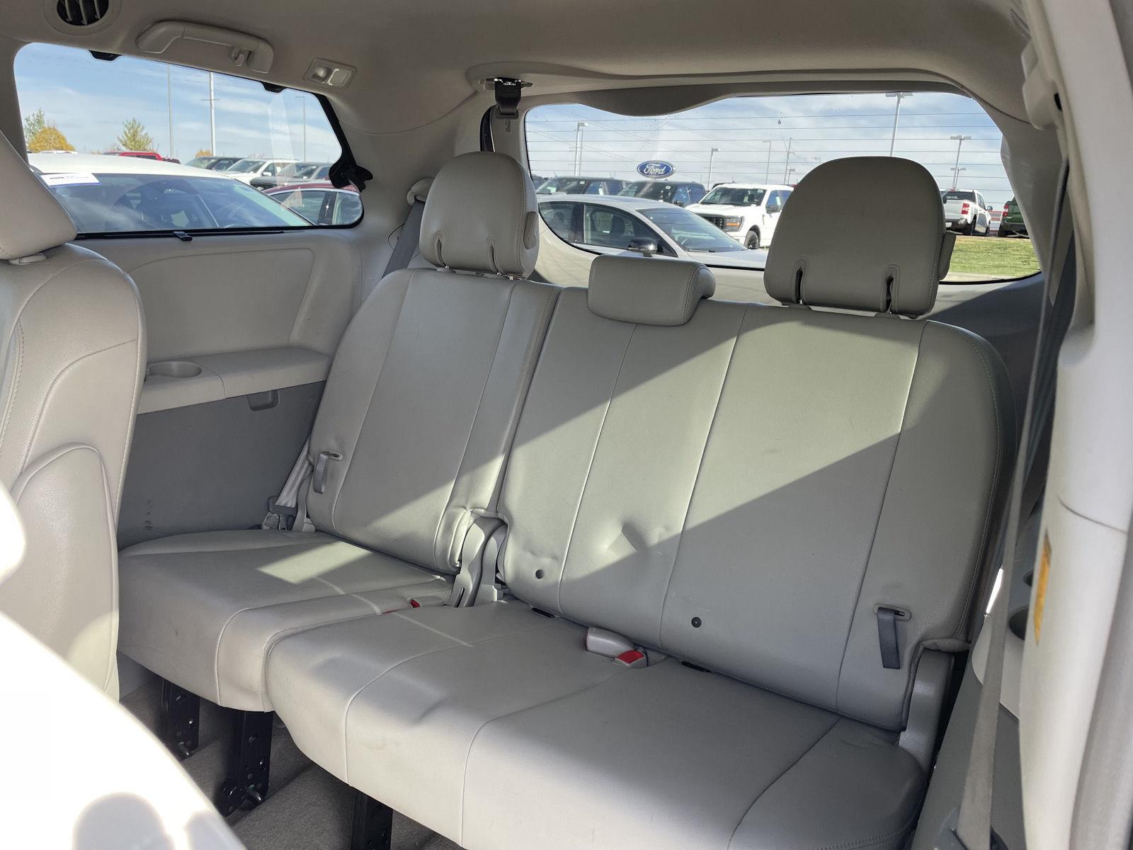 Used 2013 Toyota Sienna XLE 8-Passenger Minivan for sale in Lincoln NE