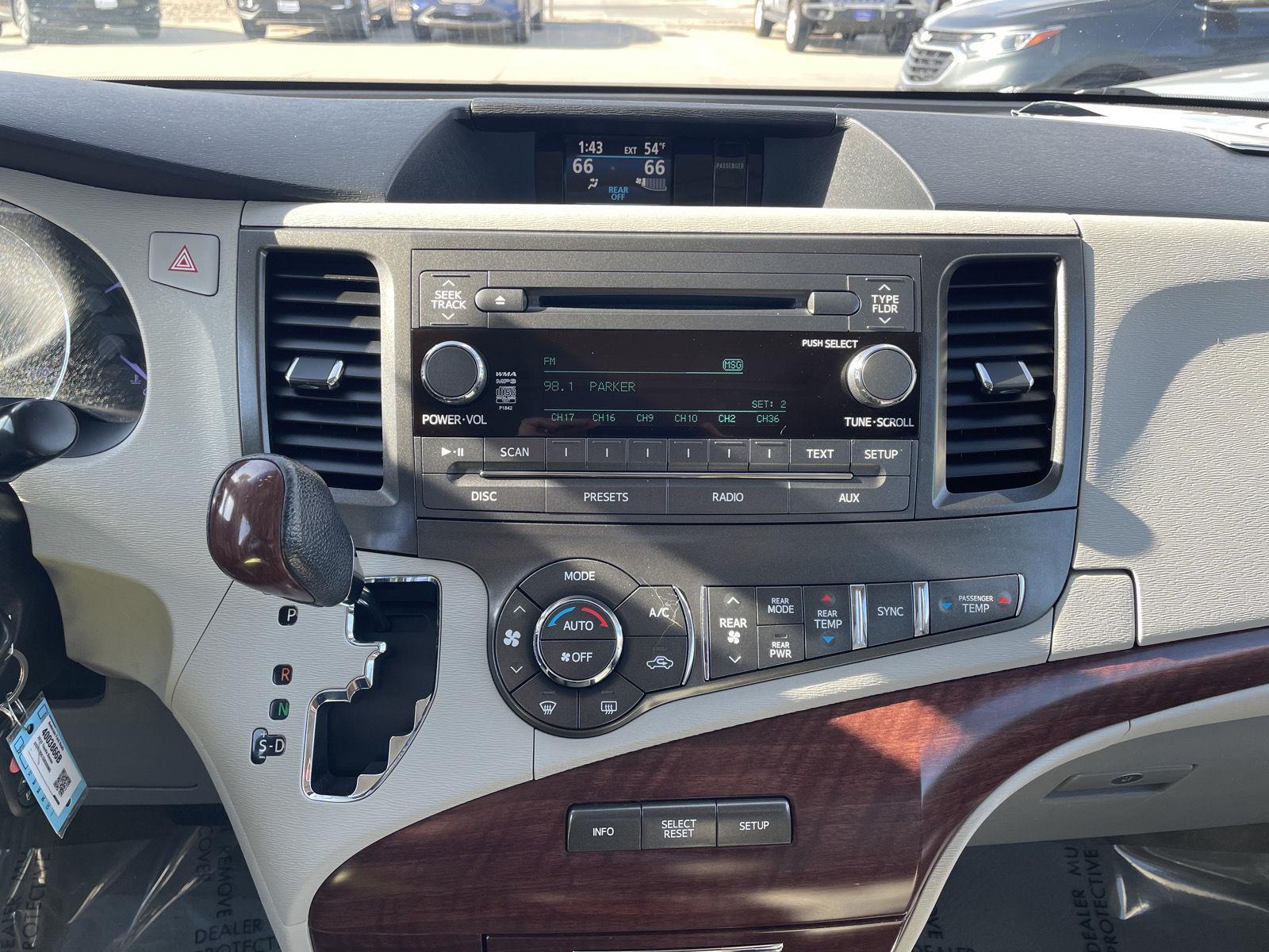 Used 2013 Toyota Sienna XLE 8-Passenger Minivan for sale in Lincoln NE