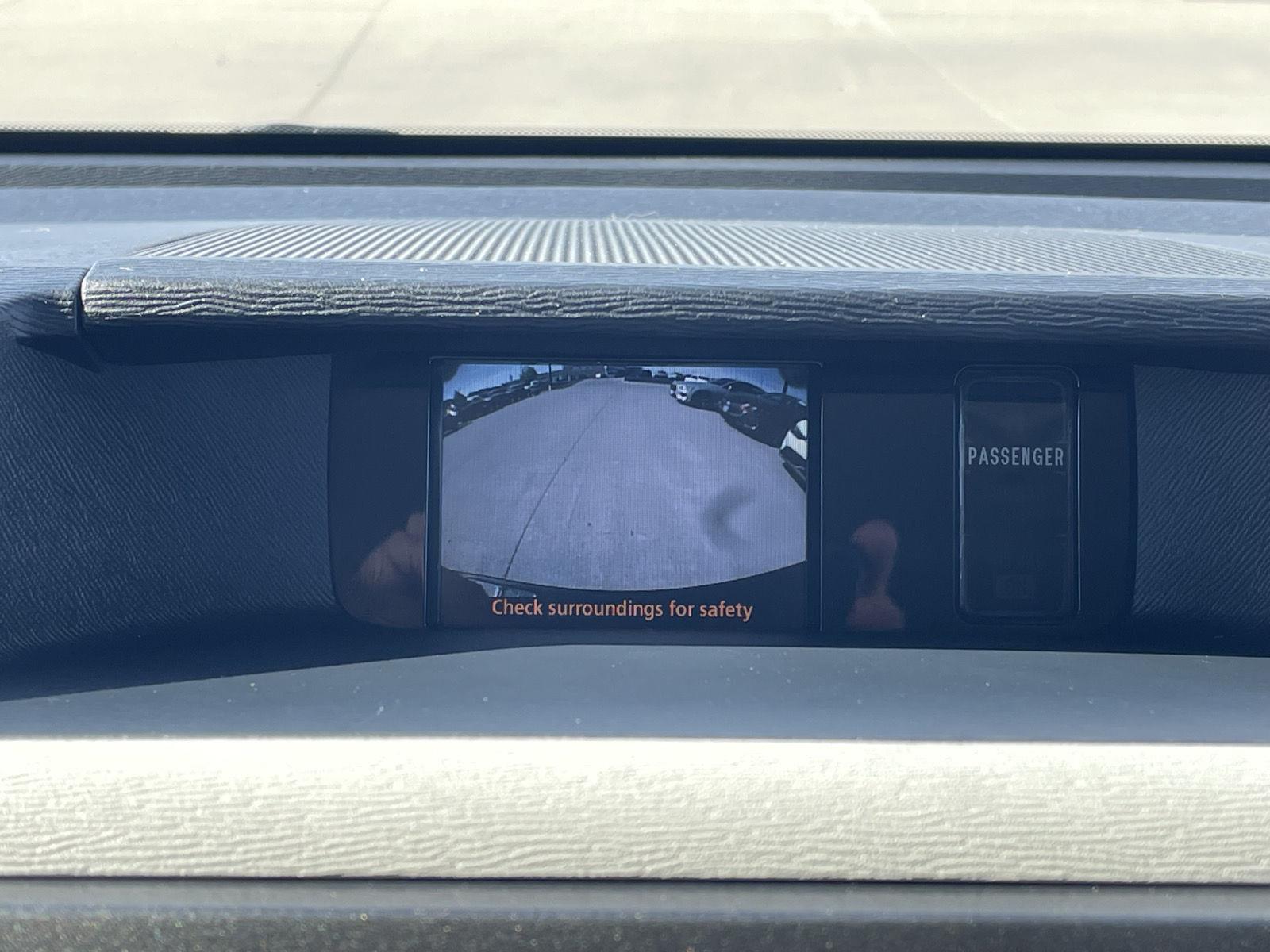 Used 2013 Toyota Sienna XLE 8-Passenger Minivan for sale in Lincoln NE