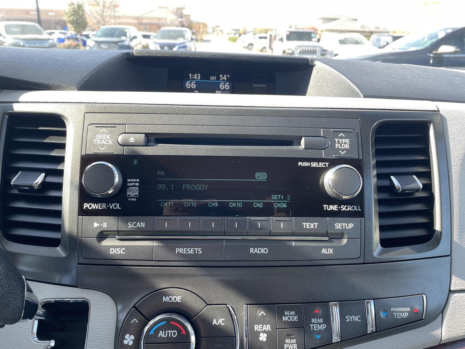 Used 2013 Toyota Sienna XLE 8-Passenger Minivan for sale in Lincoln NE