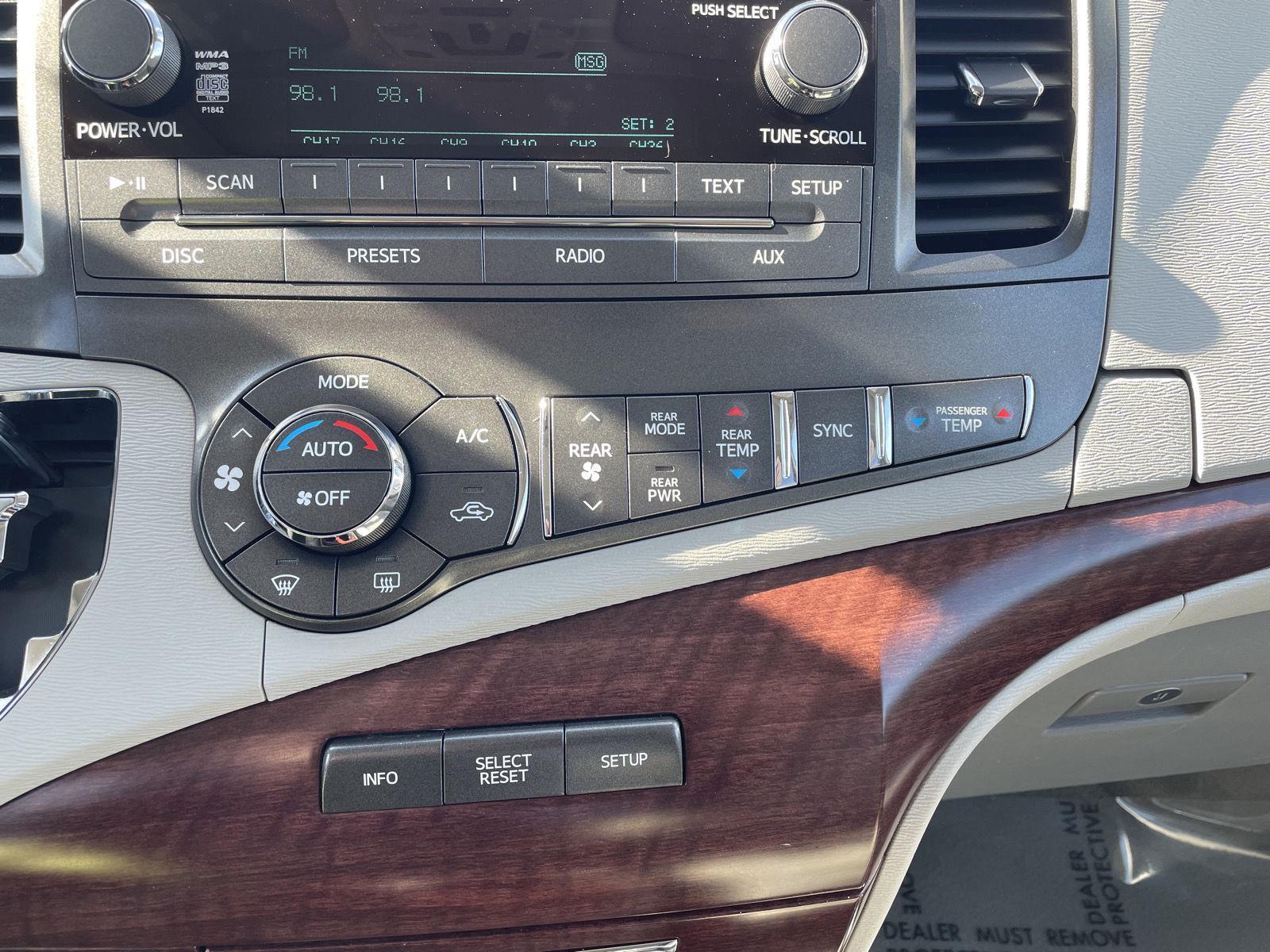 Used 2013 Toyota Sienna XLE 8-Passenger Minivan for sale in Lincoln NE