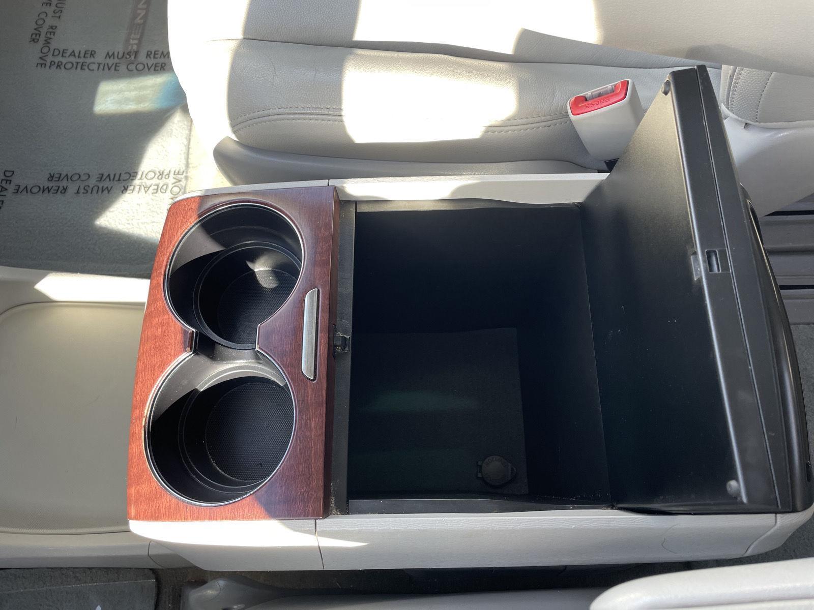 Used 2013 Toyota Sienna XLE 8-Passenger Minivan for sale in Lincoln NE