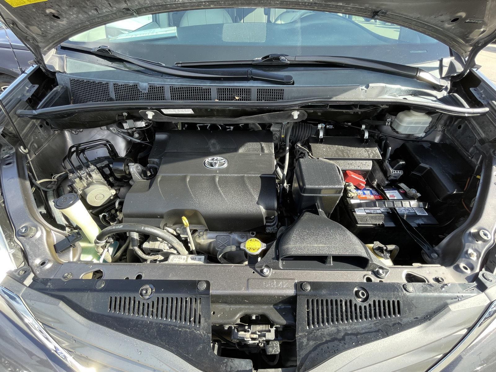 Used 2013 Toyota Sienna XLE 8-Passenger Minivan for sale in Lincoln NE