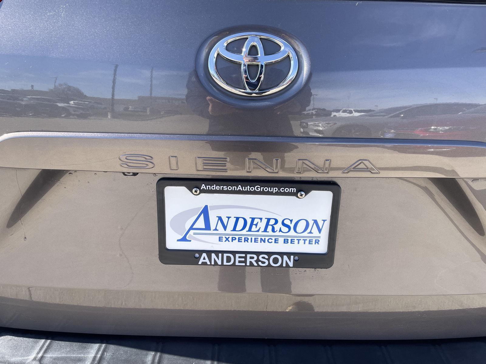 Used 2013 Toyota Sienna XLE 8-Passenger Minivan for sale in Lincoln NE