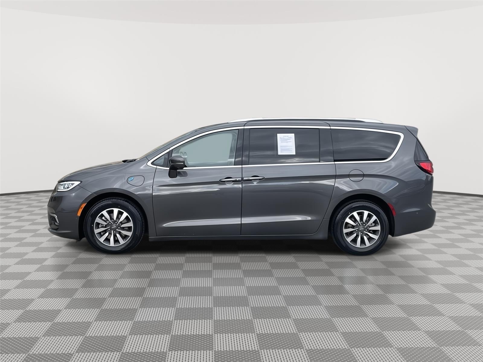 Used 2021 Chrysler Pacifica Hybrid Touring L Minivan for sale in Lincoln NE