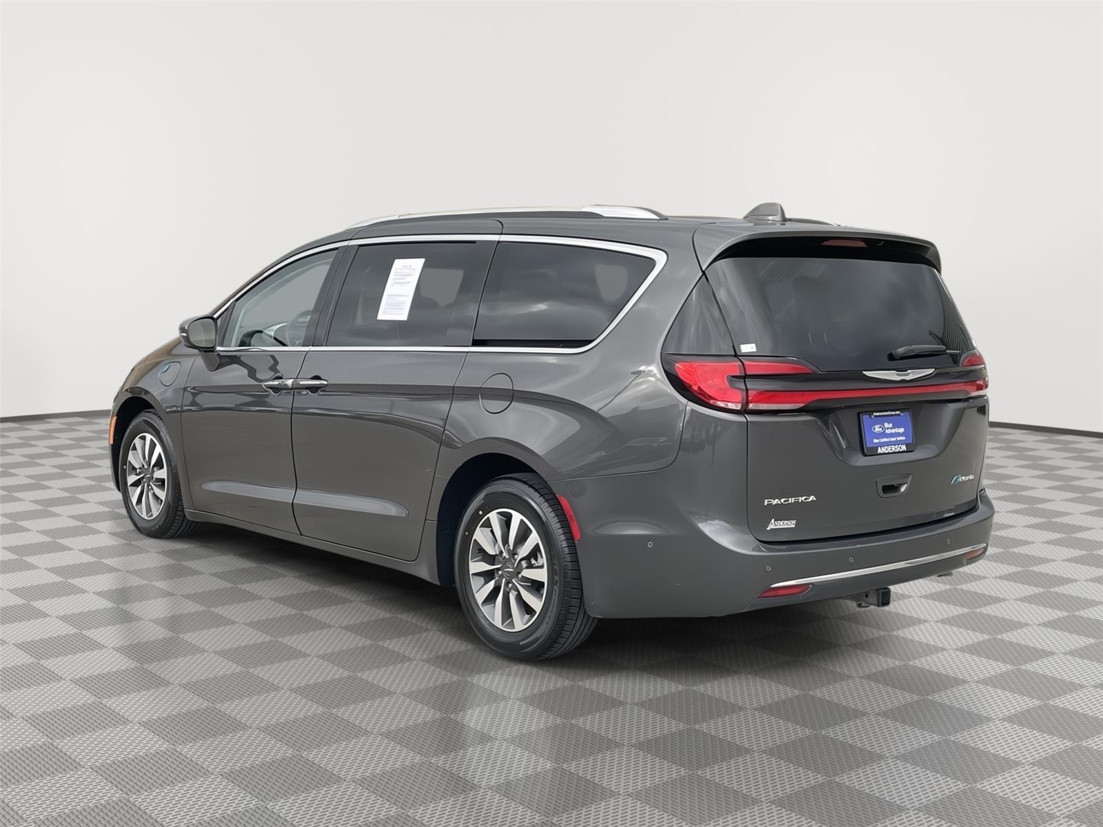 Used 2021 Chrysler Pacifica Hybrid Touring L Minivan for sale in Lincoln NE