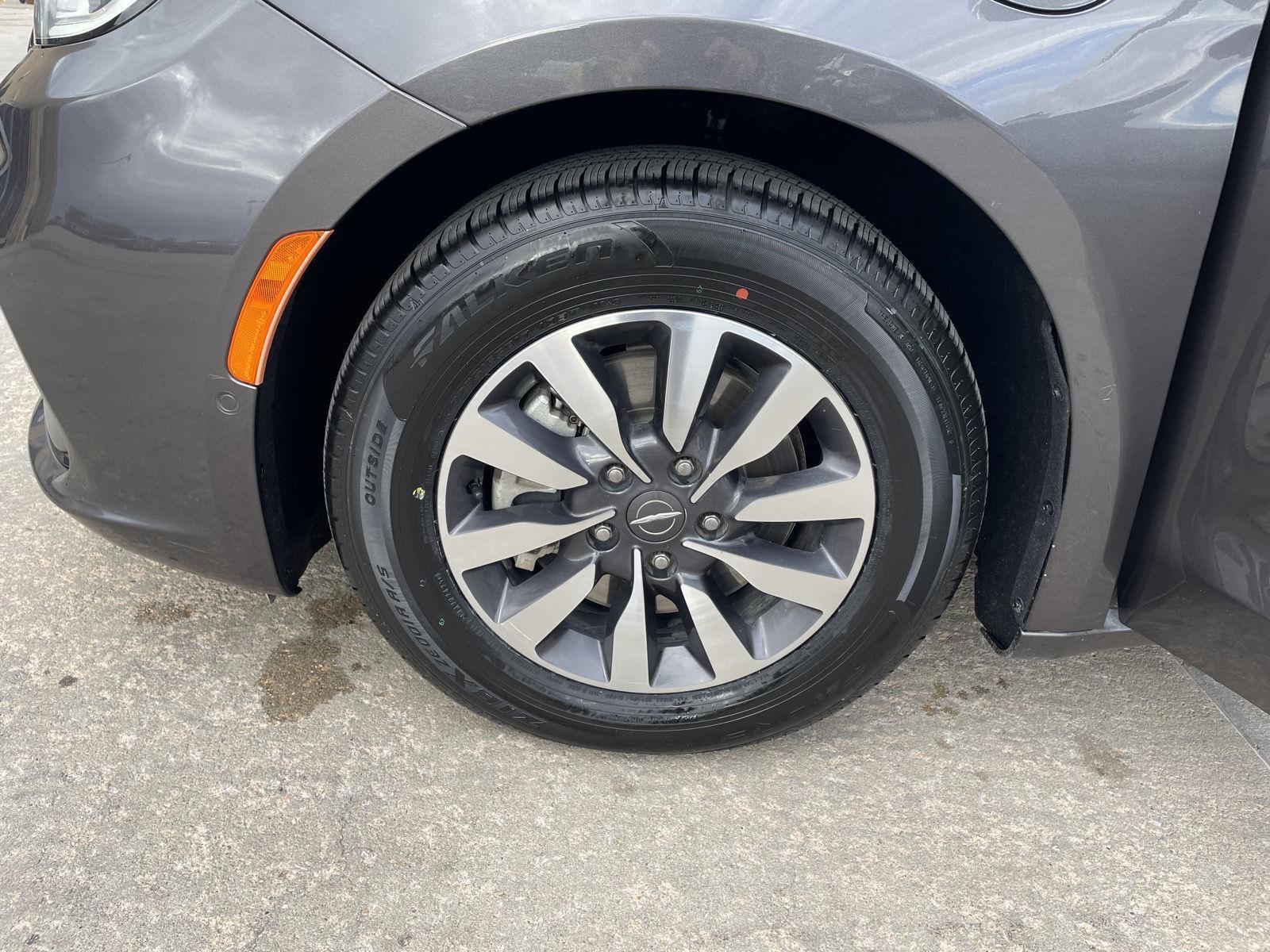 Used 2021 Chrysler Pacifica Hybrid Touring L Minivan for sale in Lincoln NE