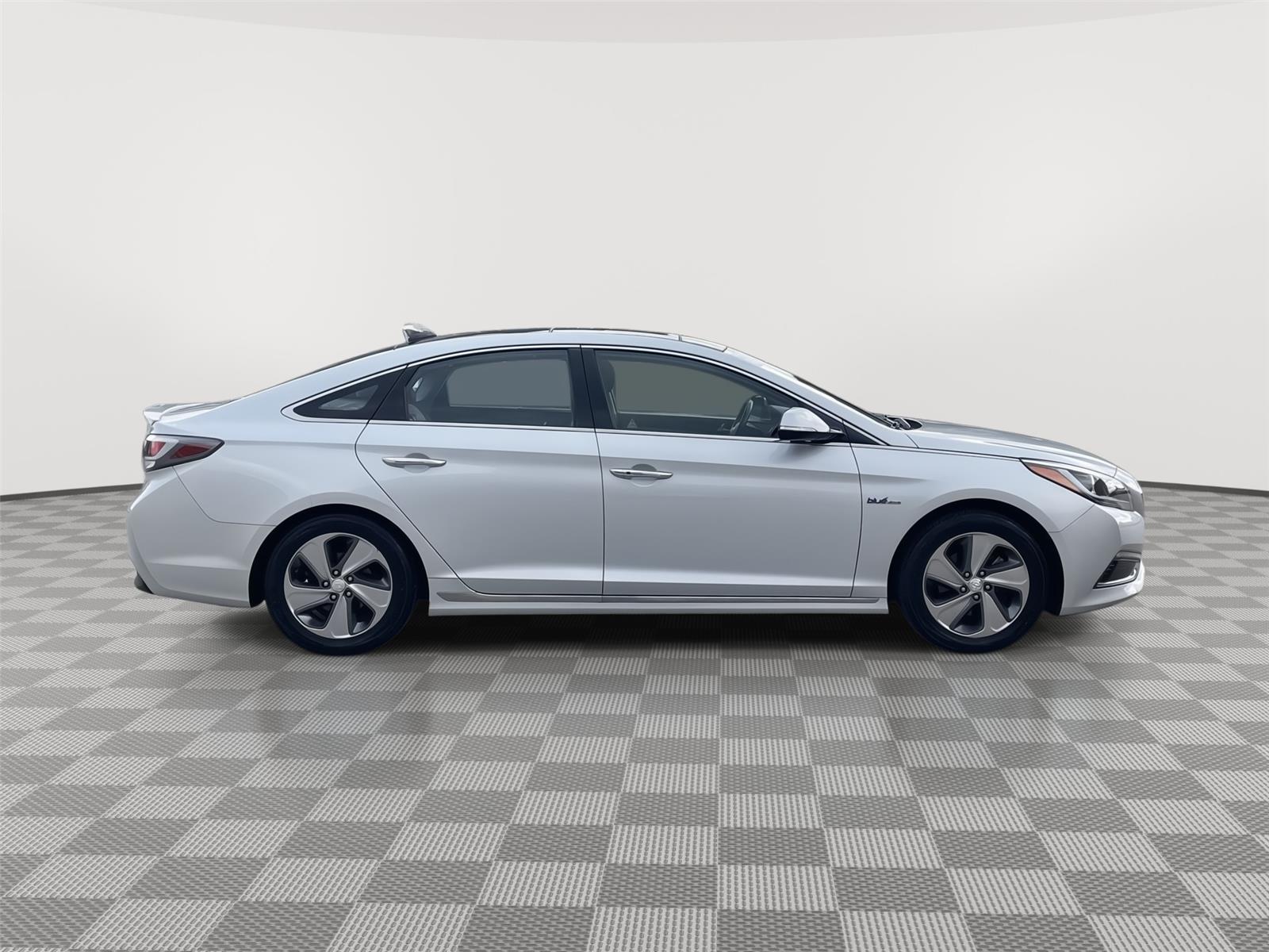 Used 2017 Hyundai Sonata Hybrid for sale in Lincoln NE