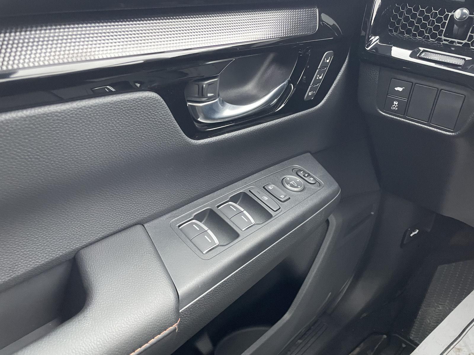 Used 2025 Honda CR-V Hybrid for sale in Lincoln NE