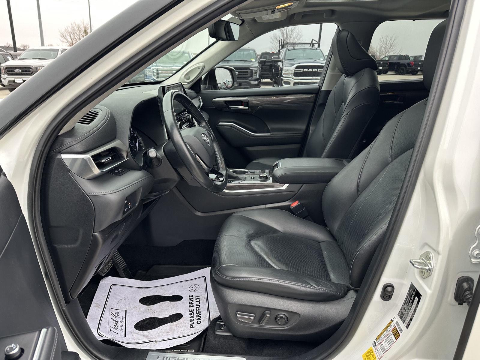 Used 2020 Toyota Highlander for sale in Lincoln NE