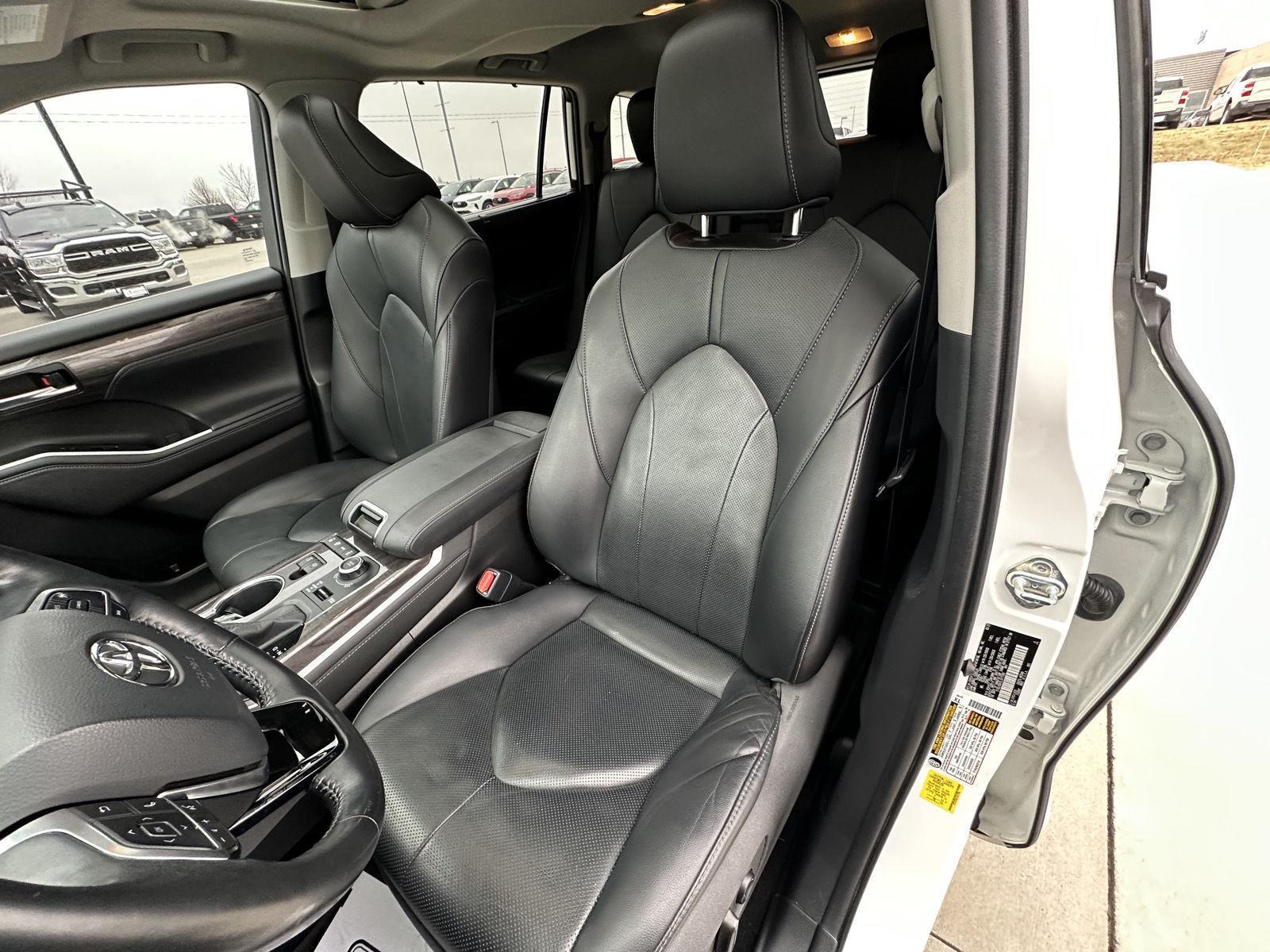 Used 2020 Toyota Highlander for sale in Lincoln NE