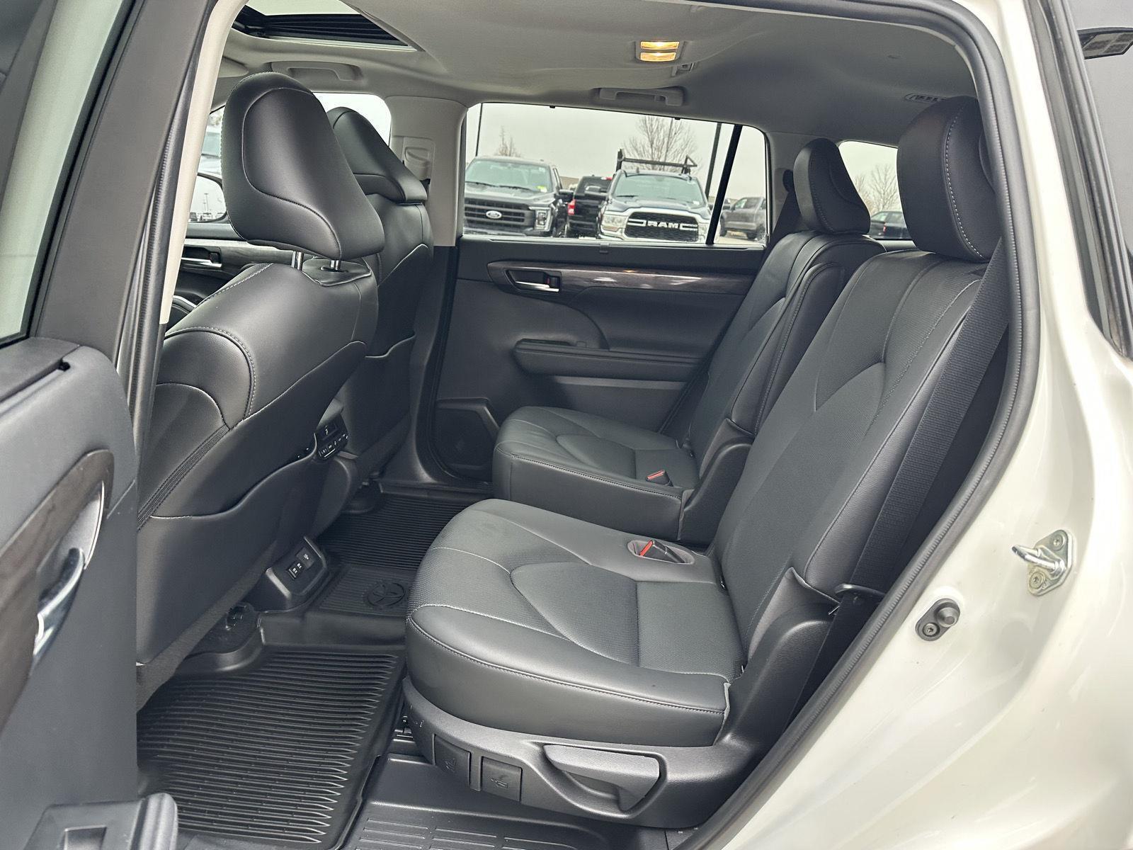 Used 2020 Toyota Highlander for sale in Lincoln NE