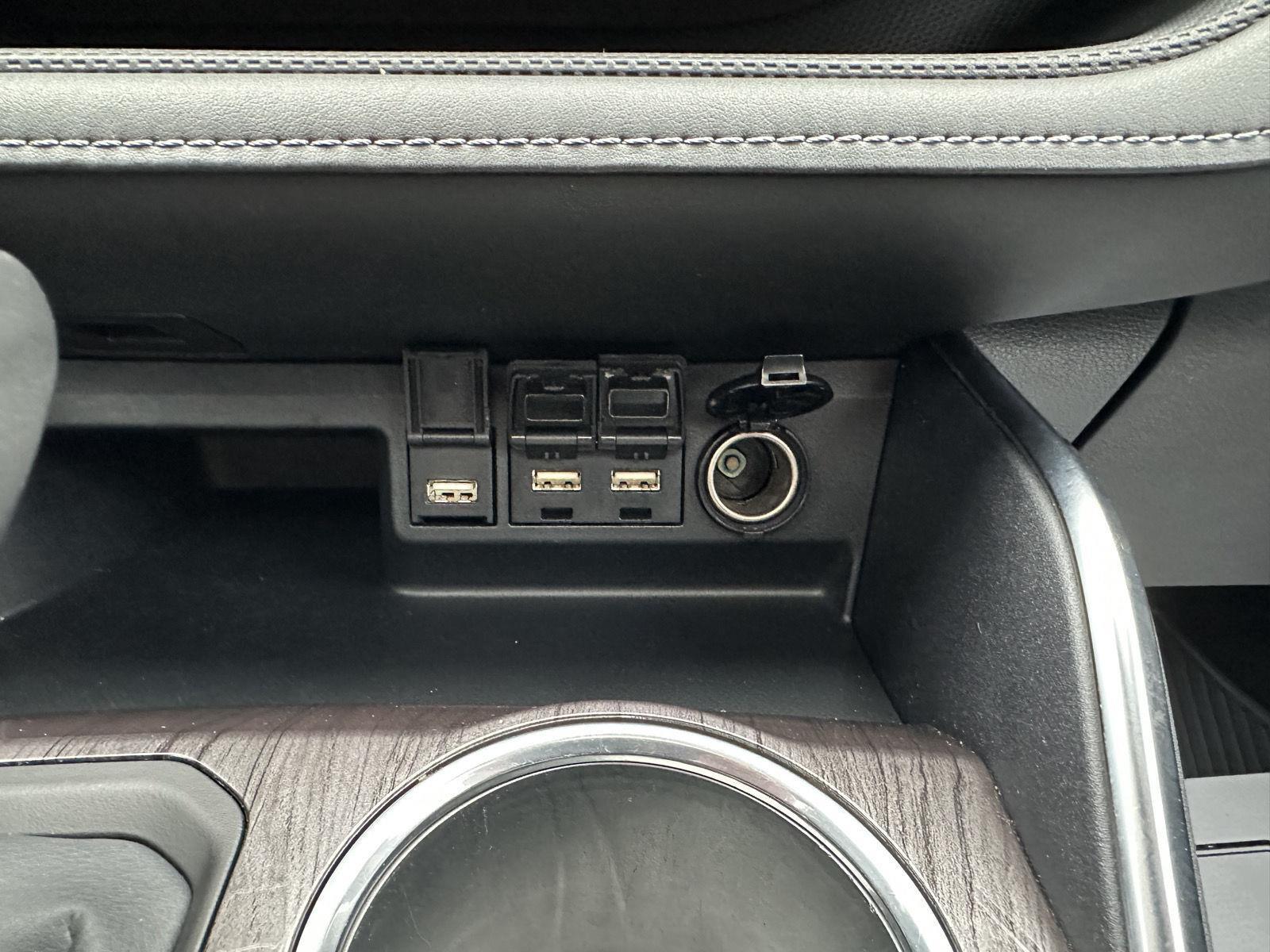 Used 2020 Toyota Highlander for sale in Lincoln NE