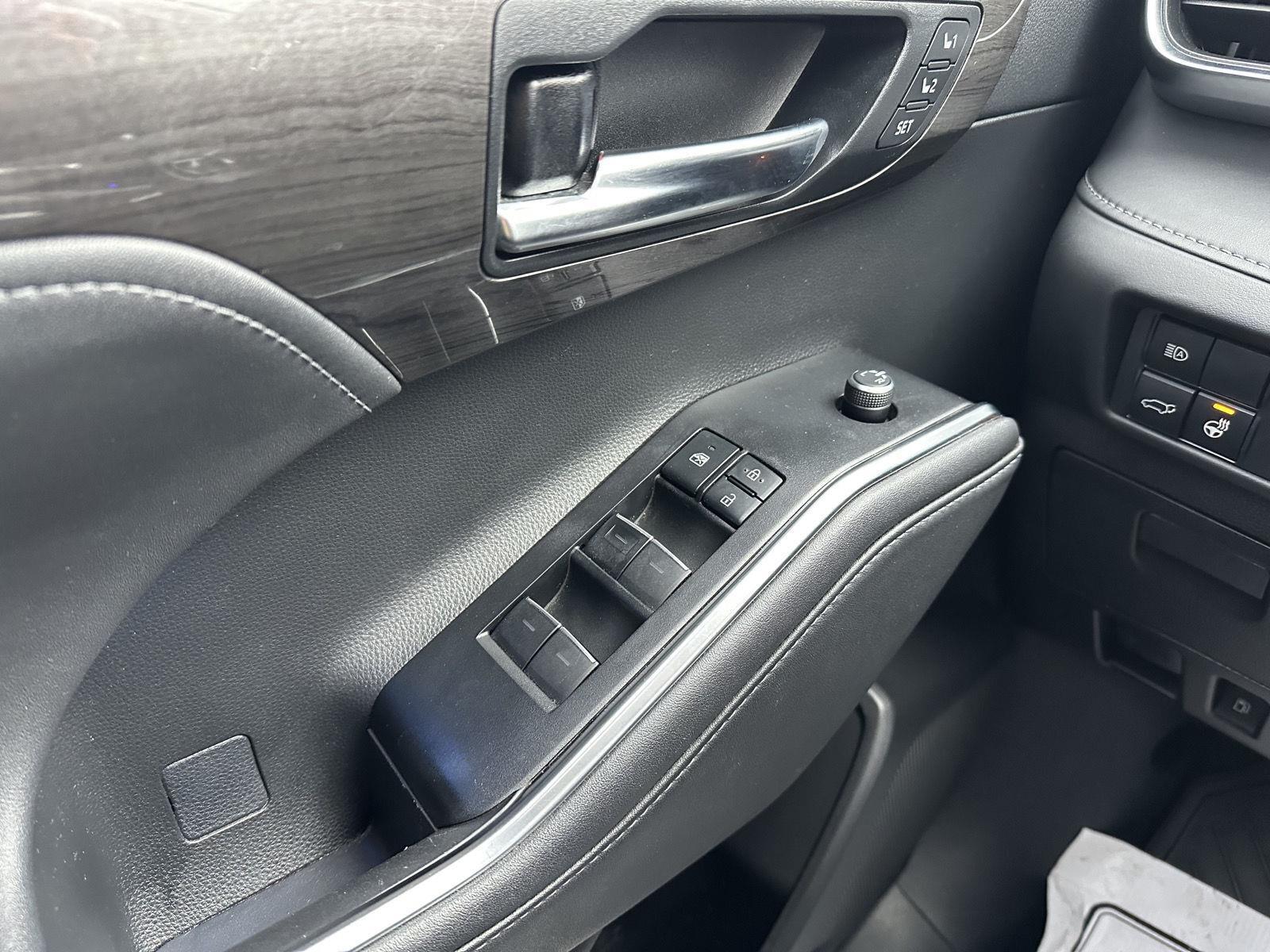 Used 2020 Toyota Highlander for sale in Lincoln NE