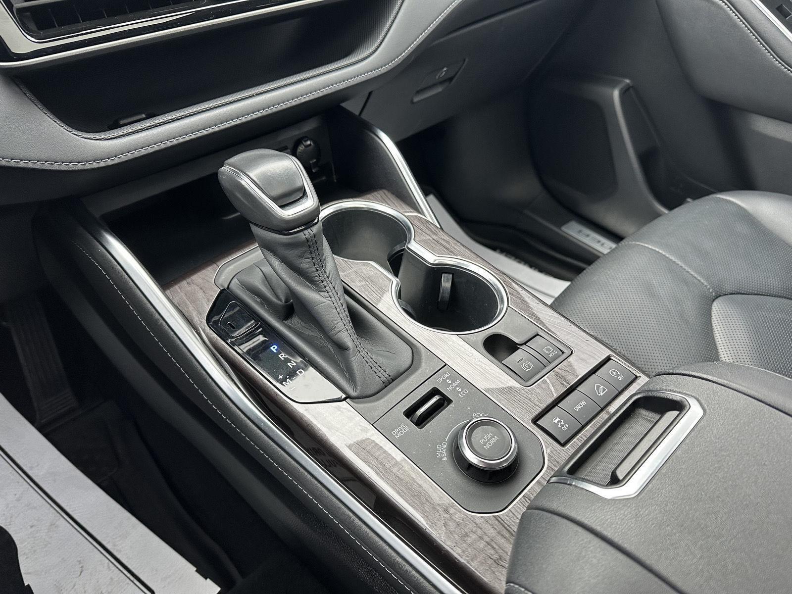 Used 2020 Toyota Highlander for sale in Lincoln NE