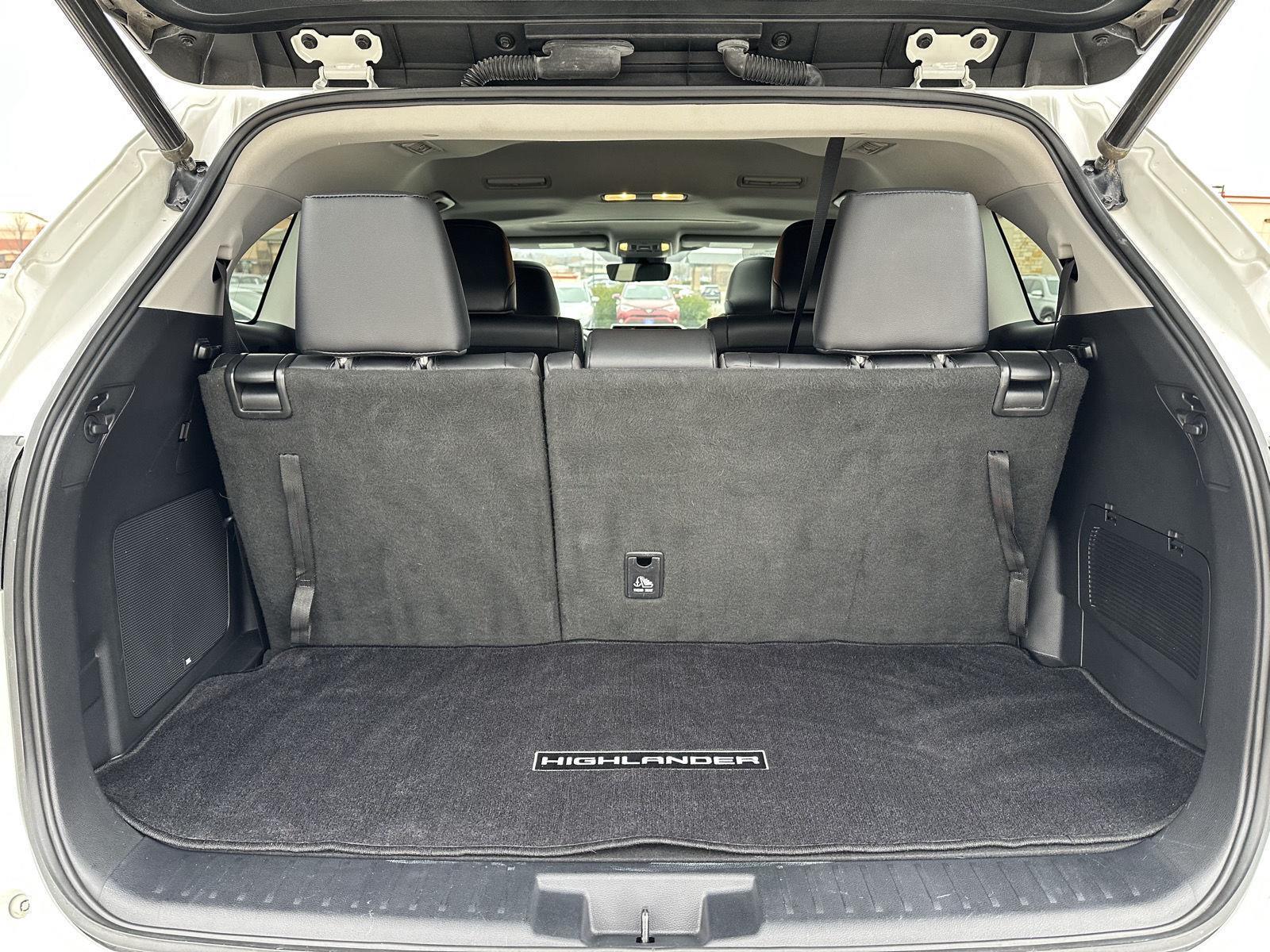 Used 2020 Toyota Highlander for sale in Lincoln NE