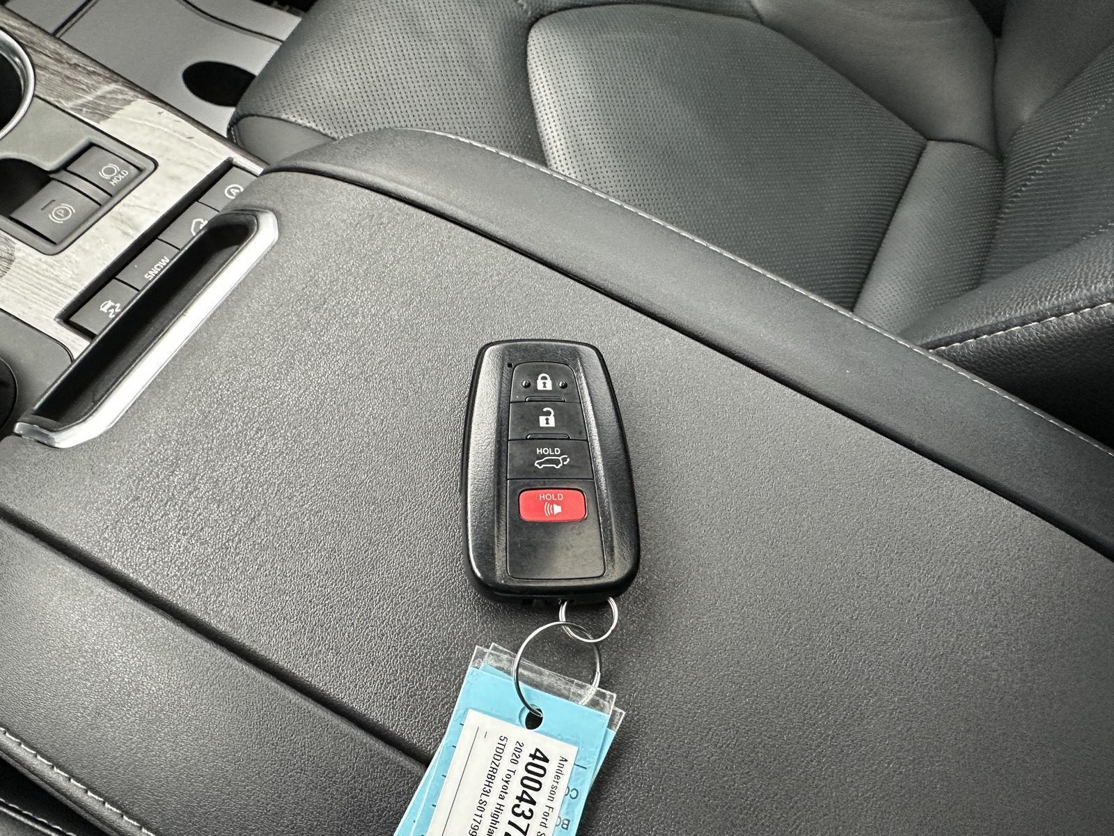 Used 2020 Toyota Highlander for sale in Lincoln NE