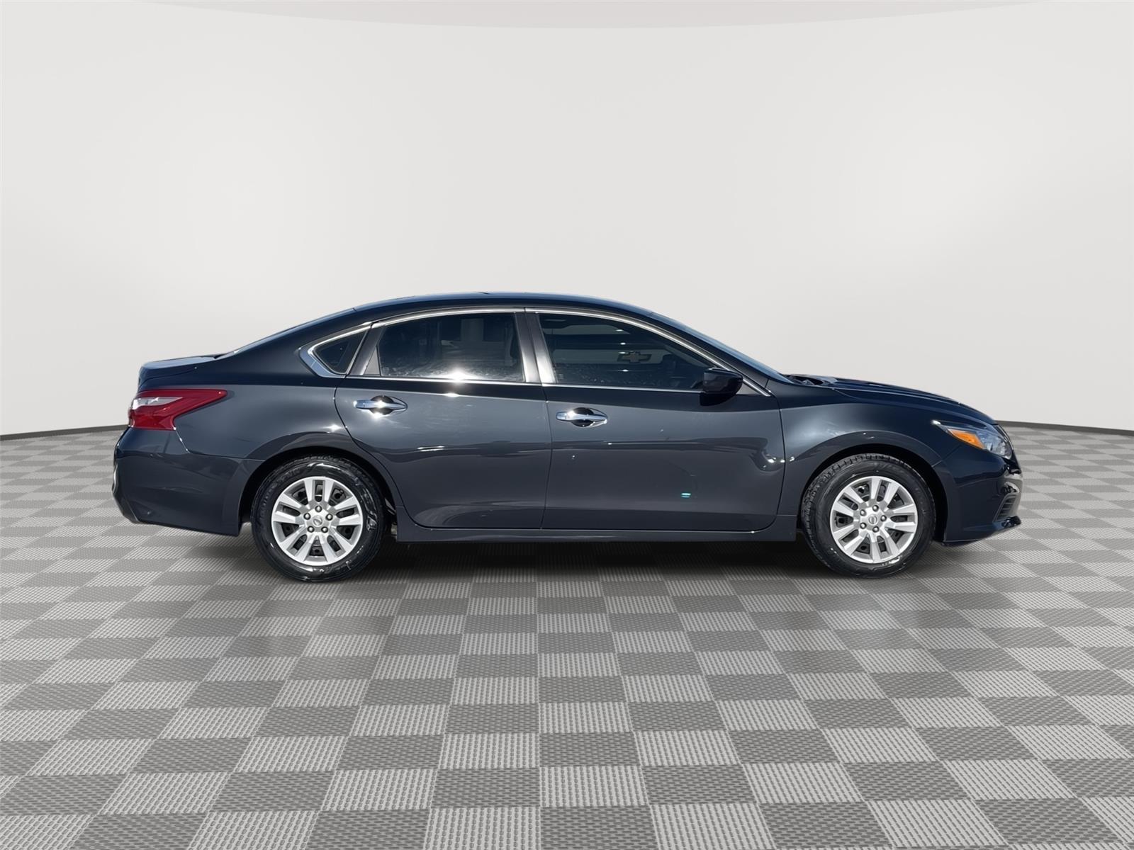 Used 2018 Nissan Altima for sale in Lincoln NE