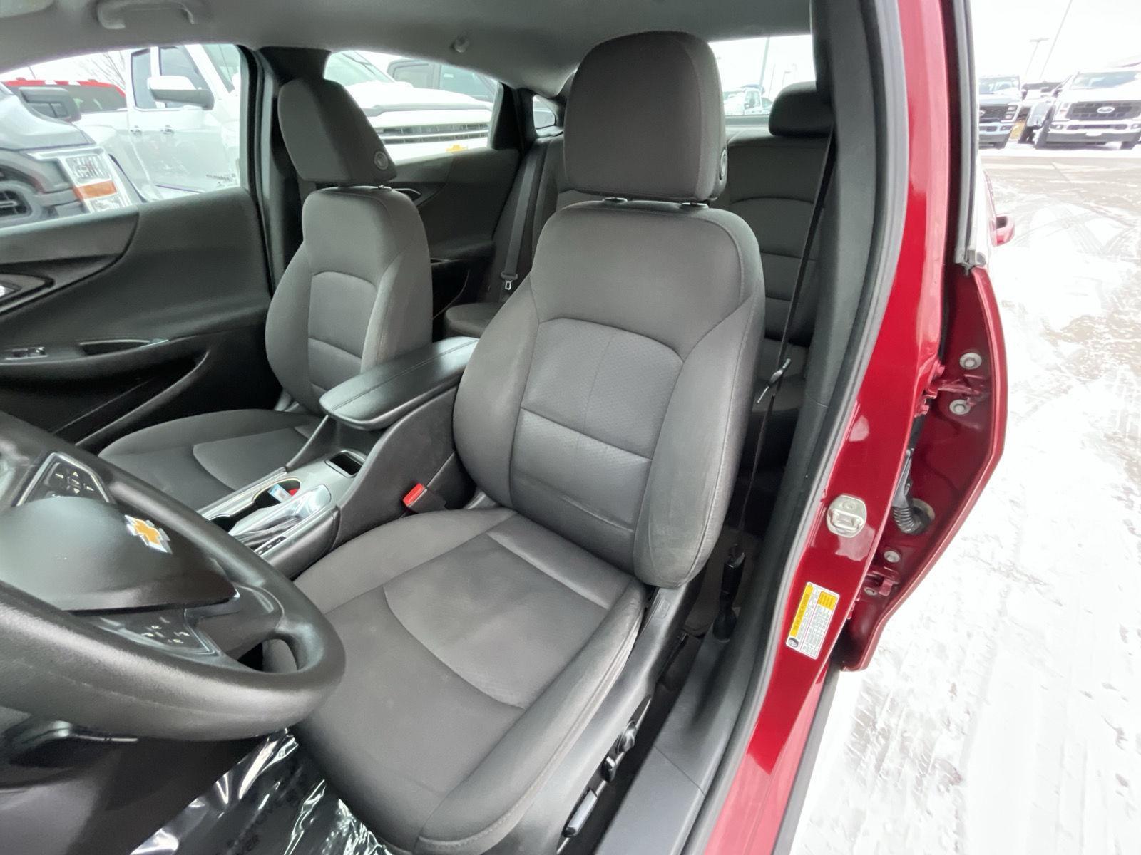 Pre-Owned 2018 Chevrolet Malibu for sale in Lincoln NE