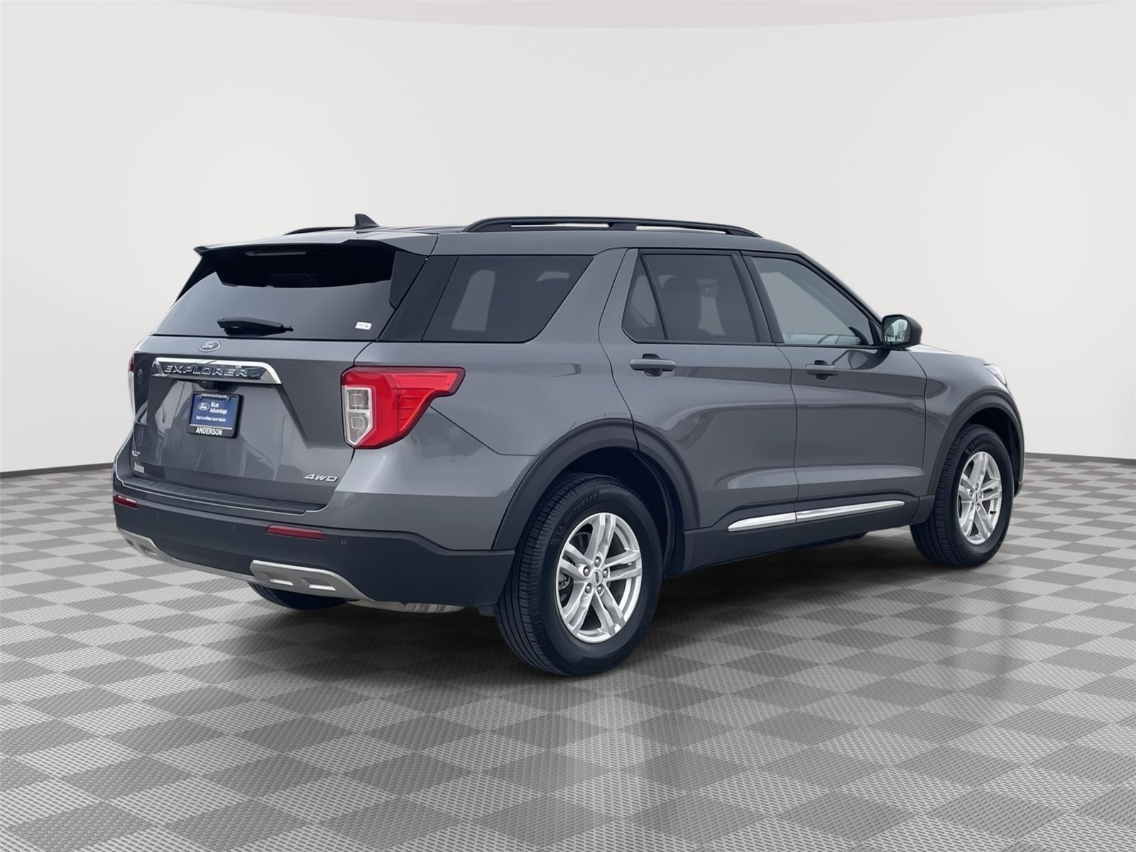 View vehicle photo 7