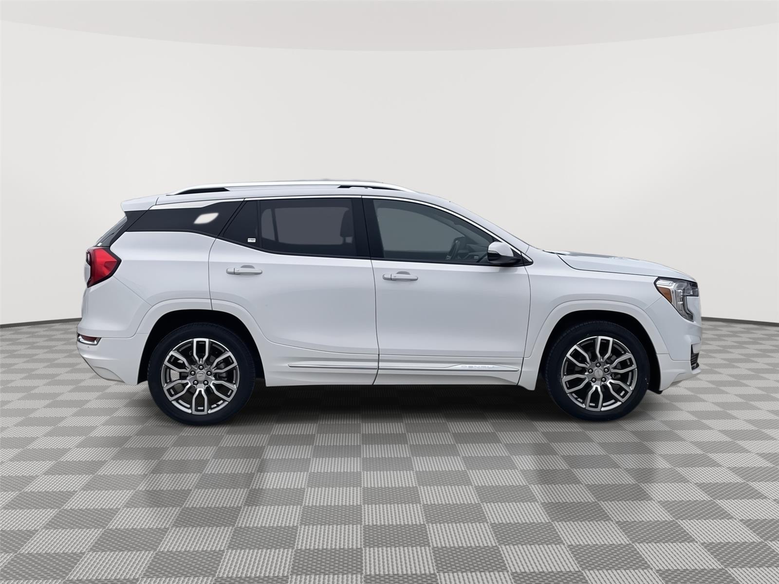 View vehicle photo 6