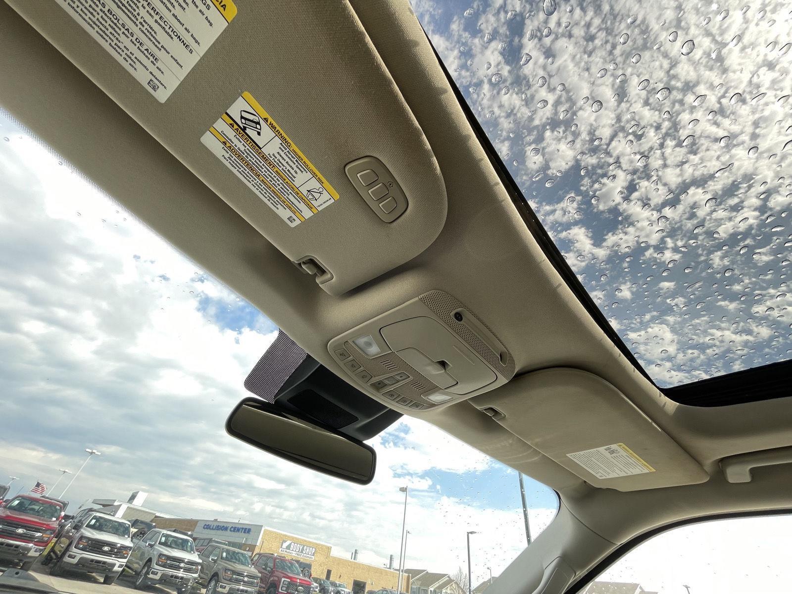 Vehicle photo 22