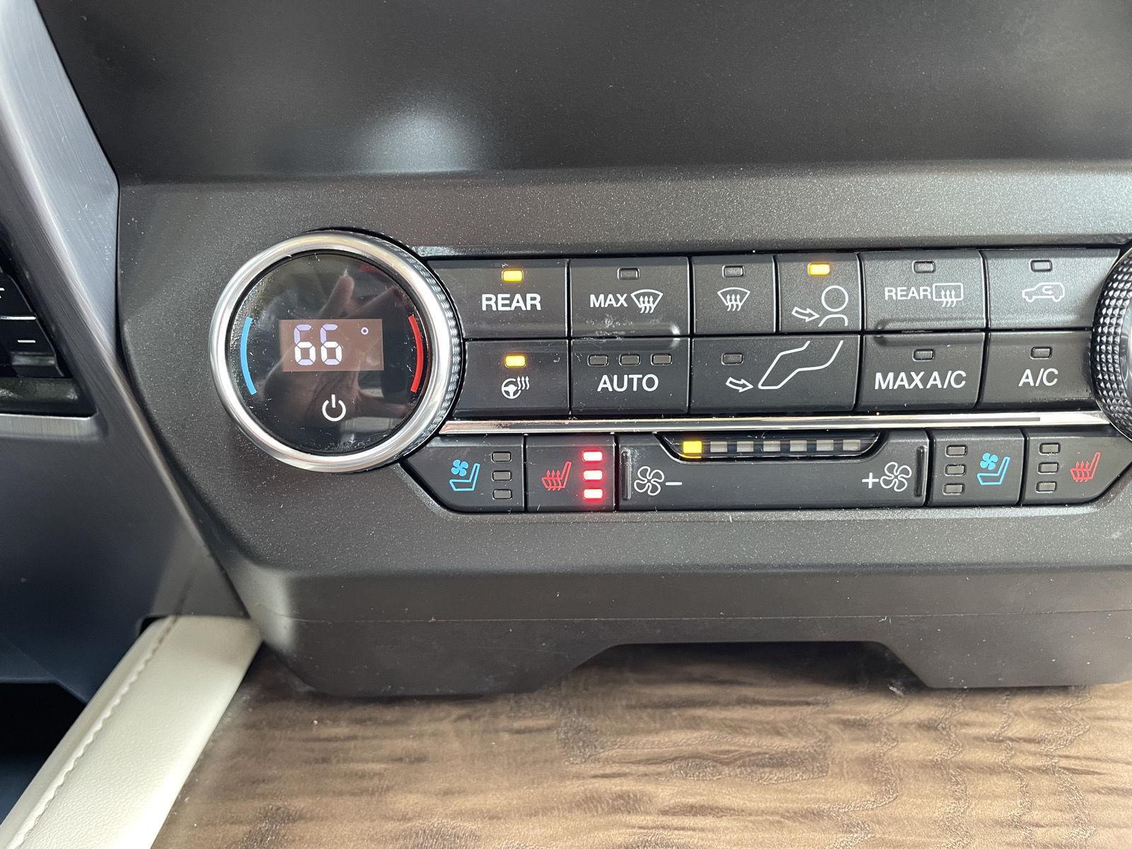 Vehicle photo 32
