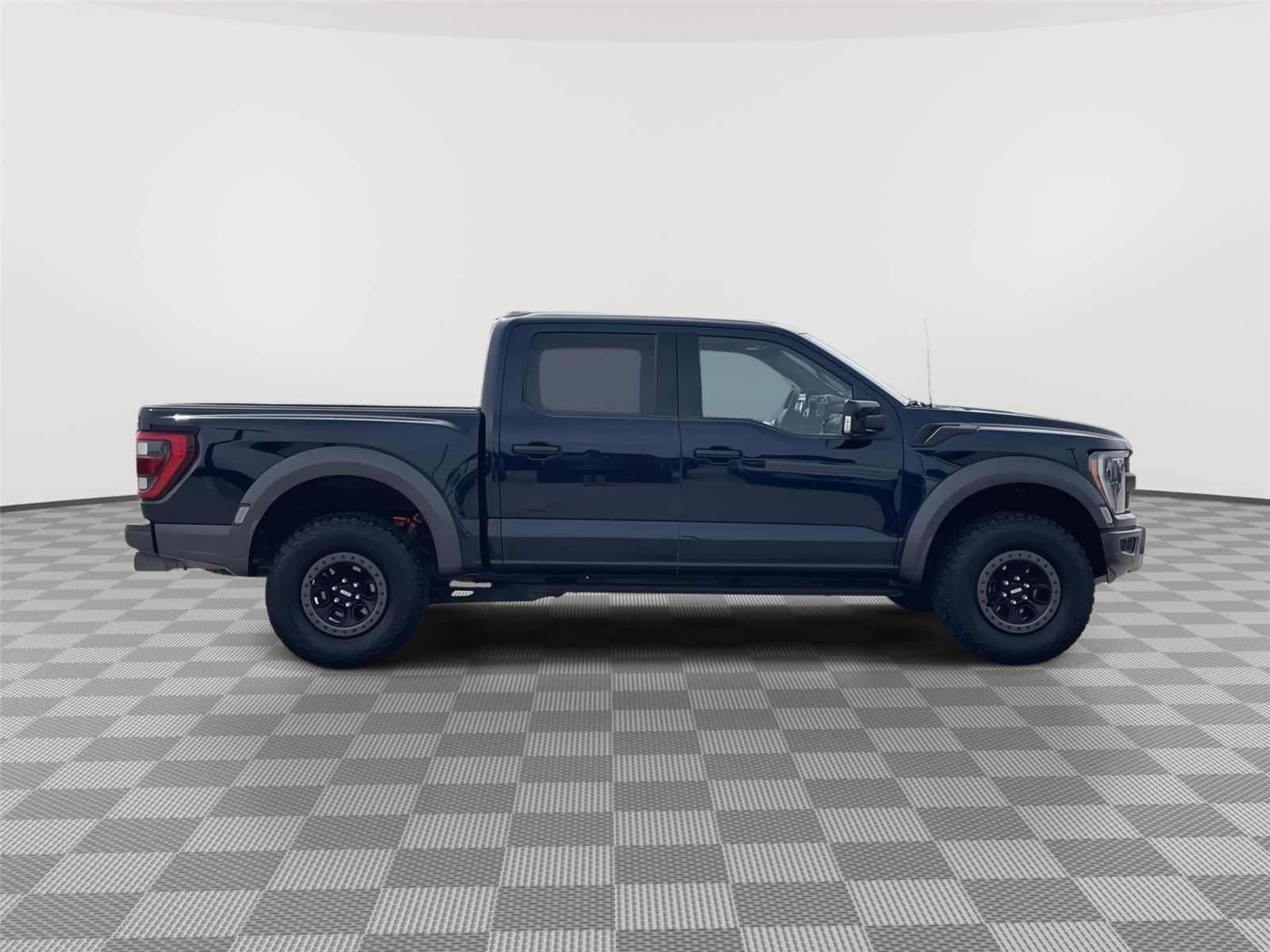 Vehicle photo 6