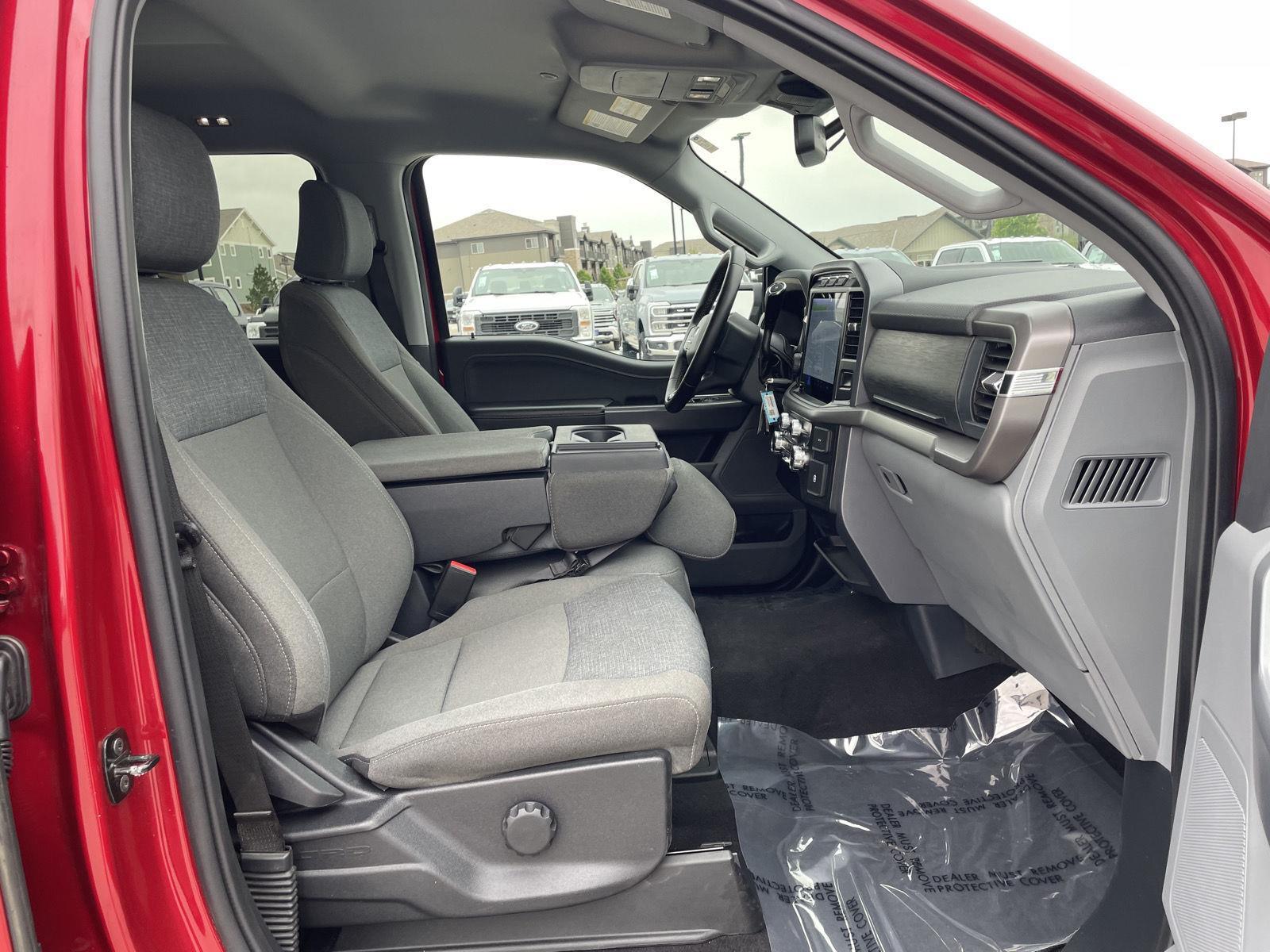 Vehicle photo 19