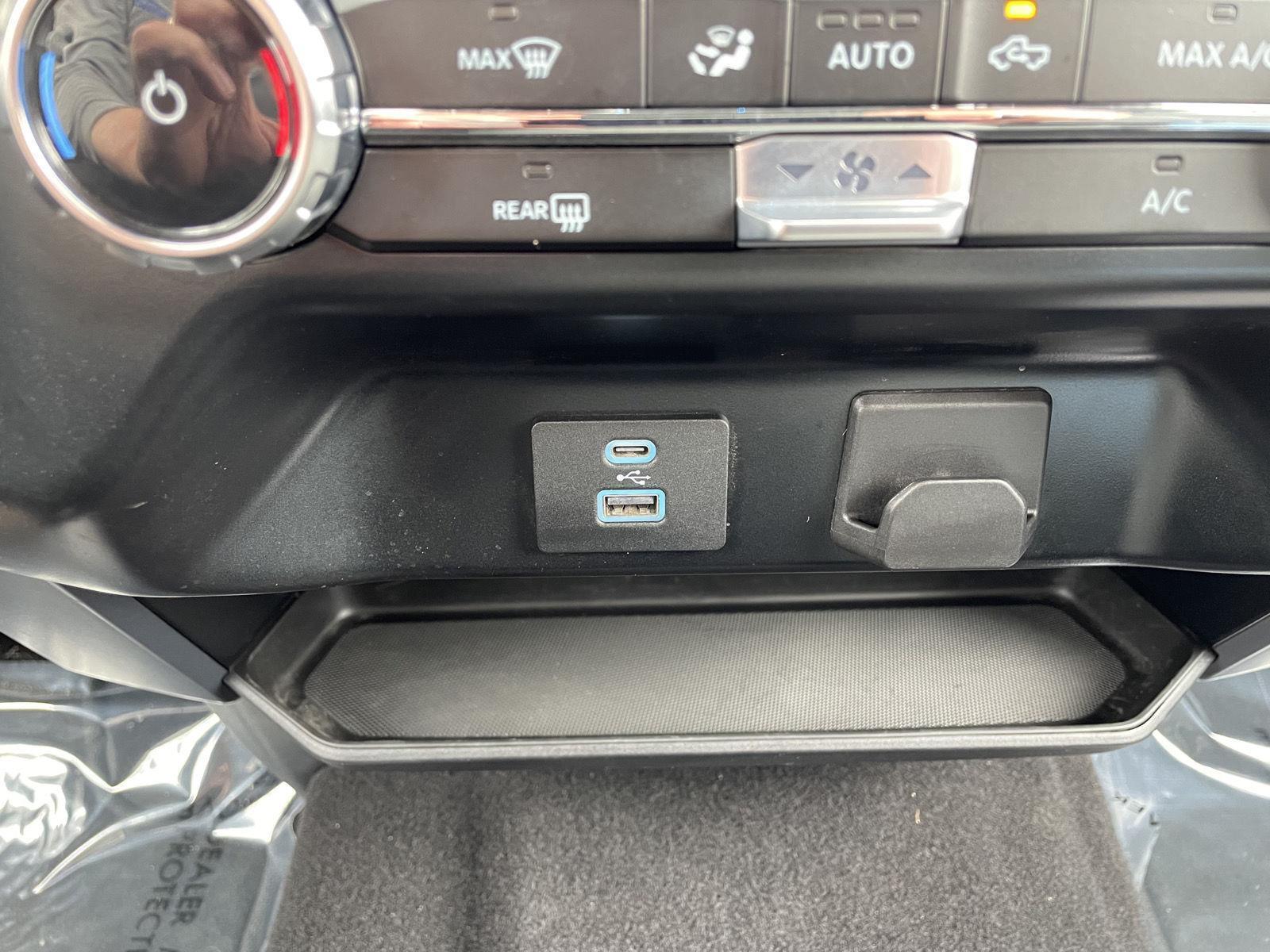 Vehicle photo 26