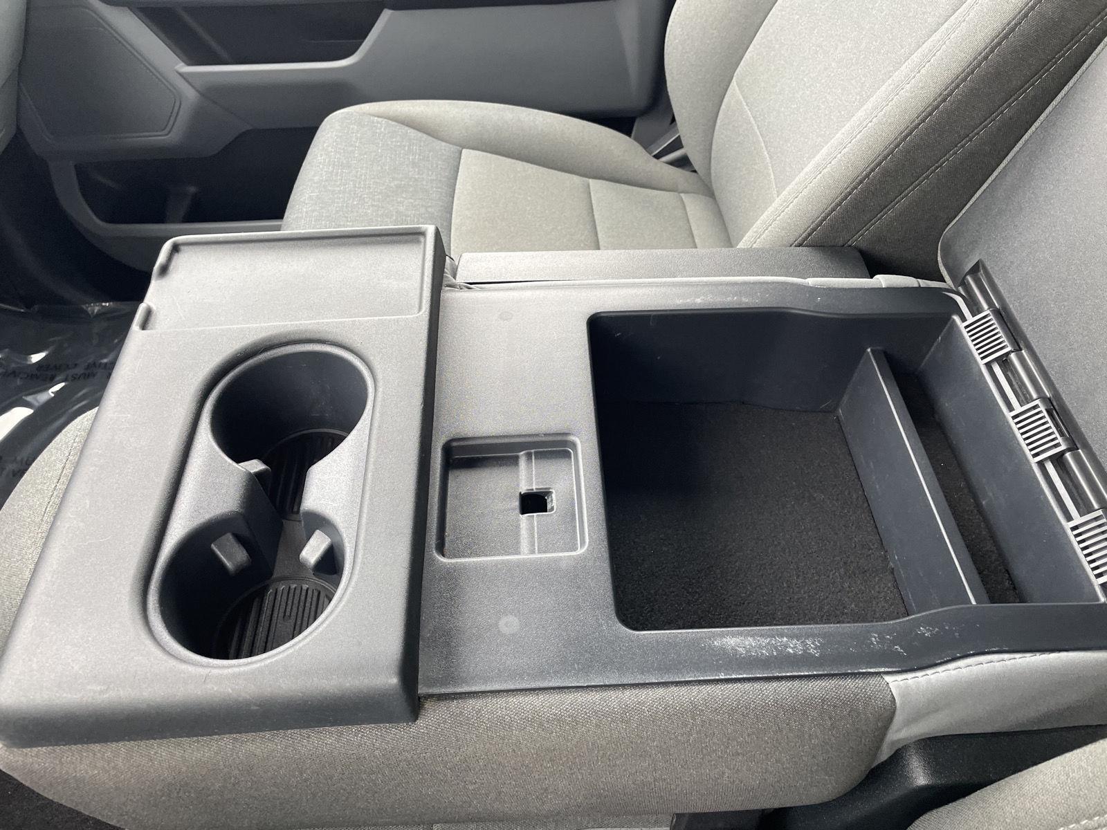 Vehicle photo 32