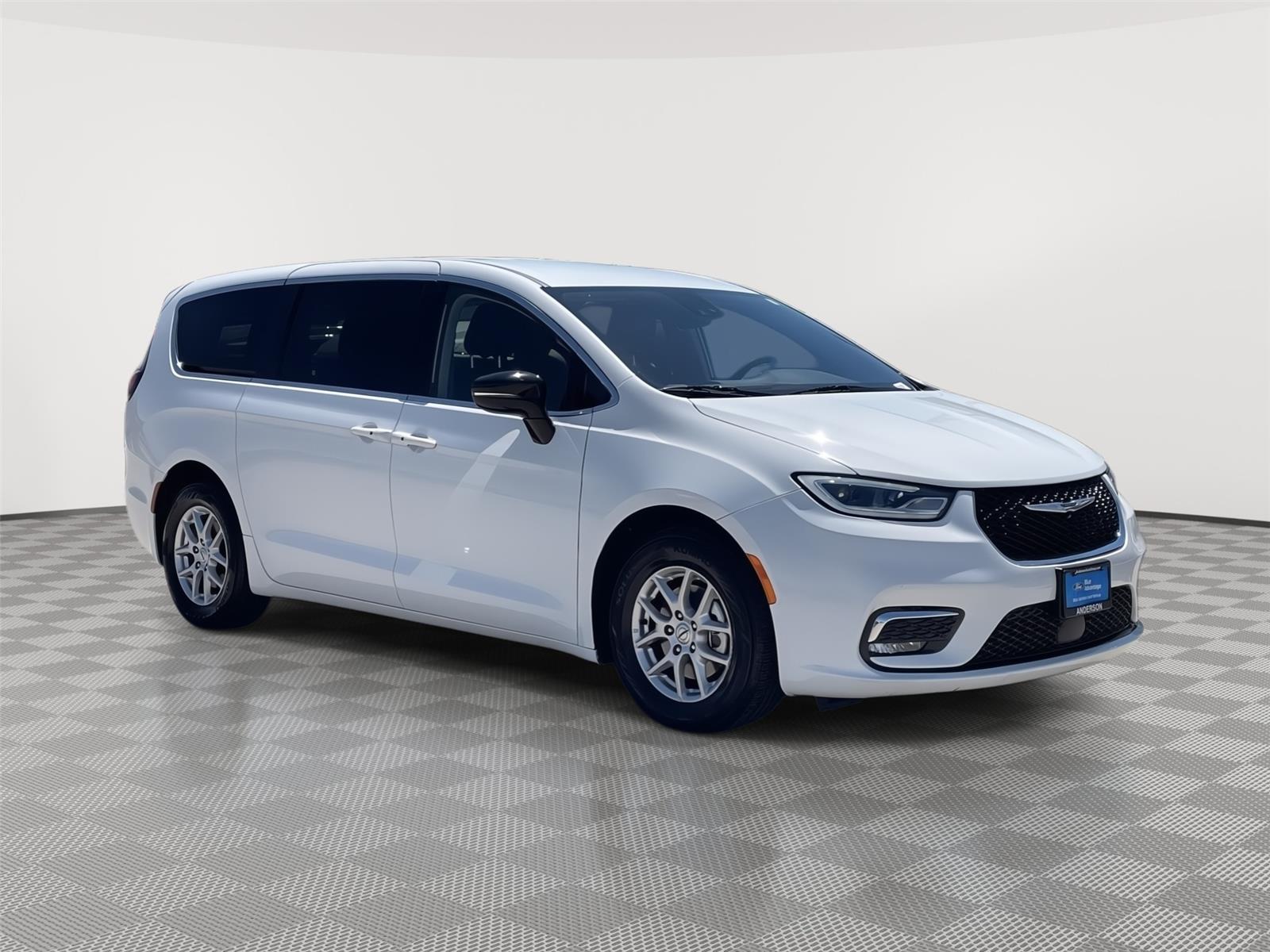 Used 2024 Chrysler Pacifica for sale in Lincoln NE