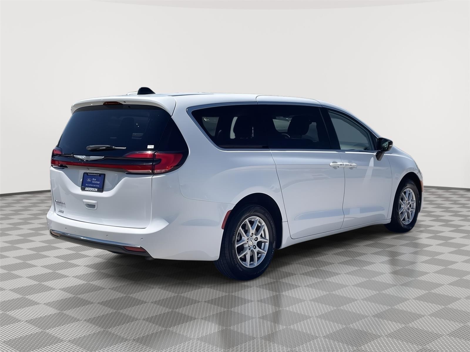 Used 2024 Chrysler Pacifica for sale in Lincoln NE