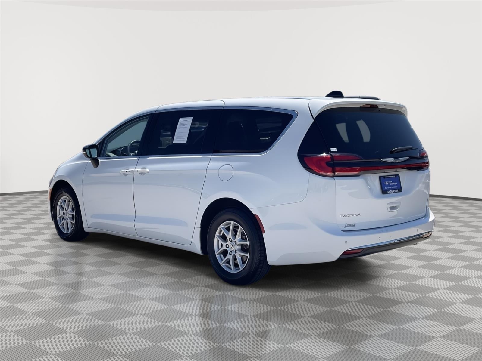 Used 2024 Chrysler Pacifica for sale in Lincoln NE