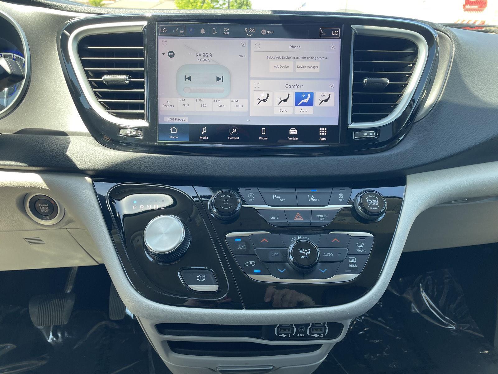 Used 2024 Chrysler Pacifica for sale in Lincoln NE