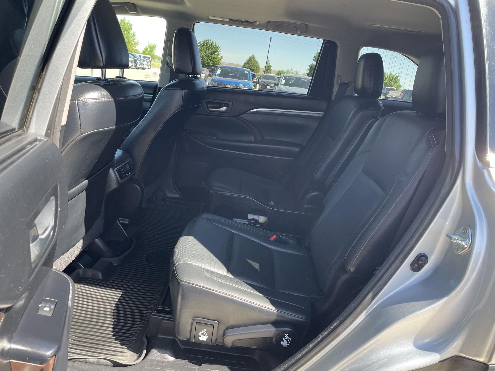 Used 2018 Toyota Highlander for sale in Lincoln NE