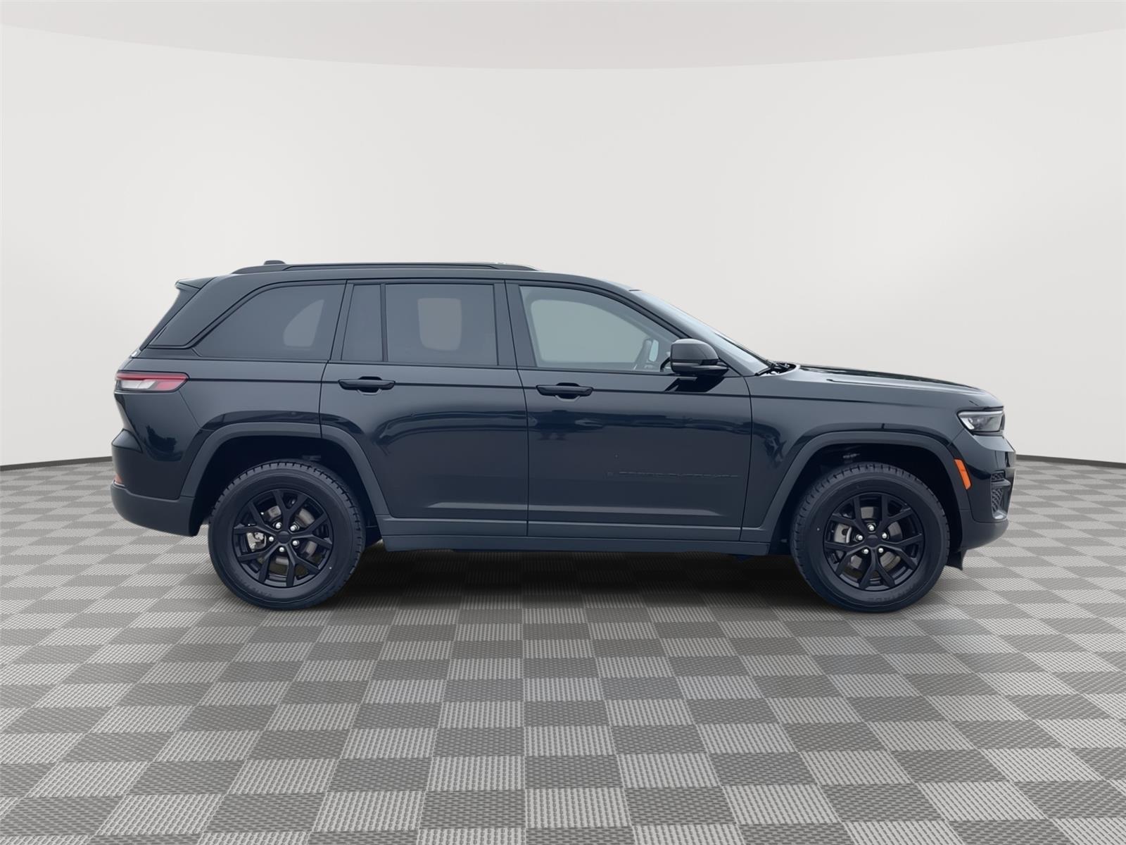 Vehicle photo 6