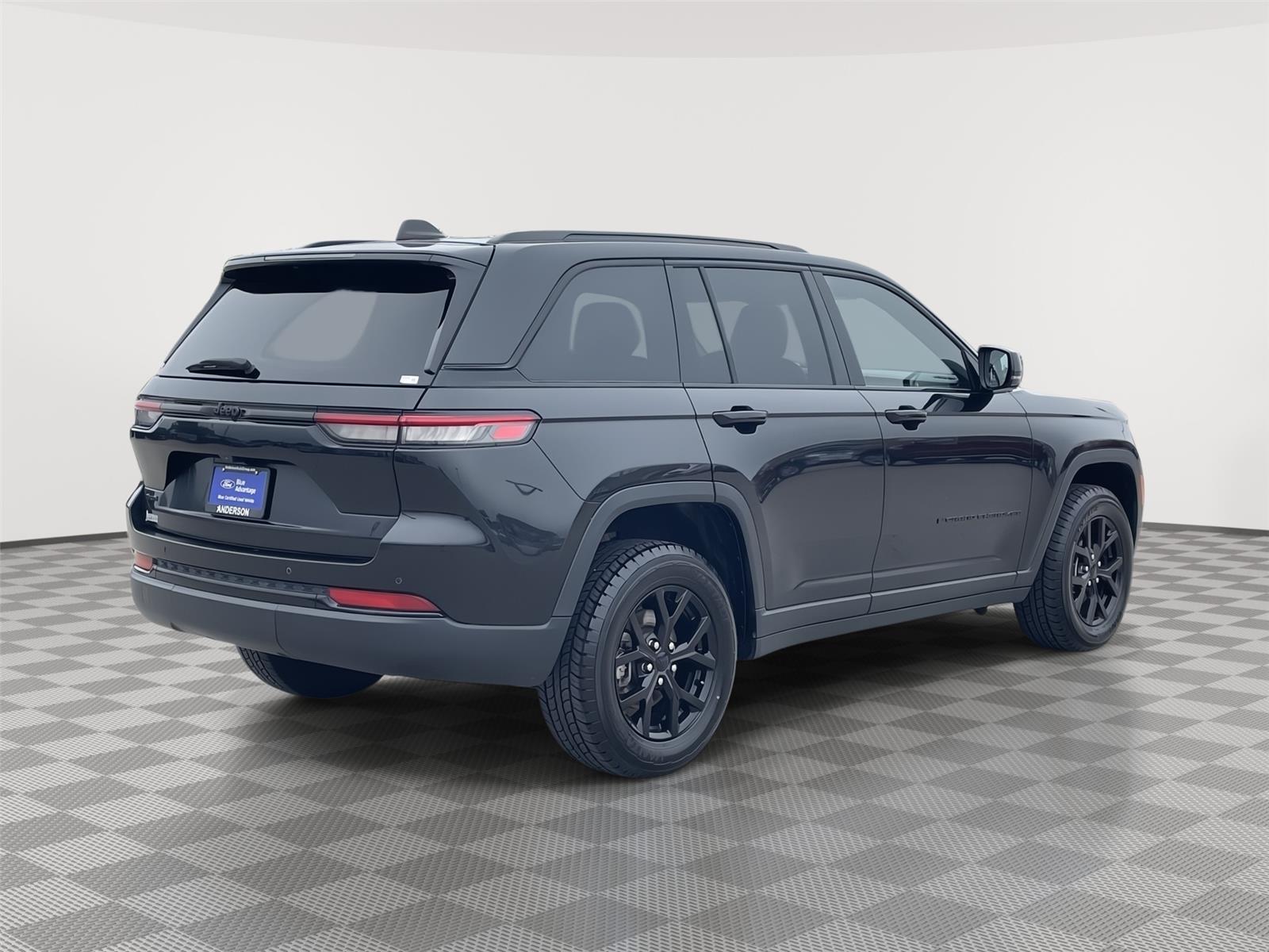 Vehicle photo 7