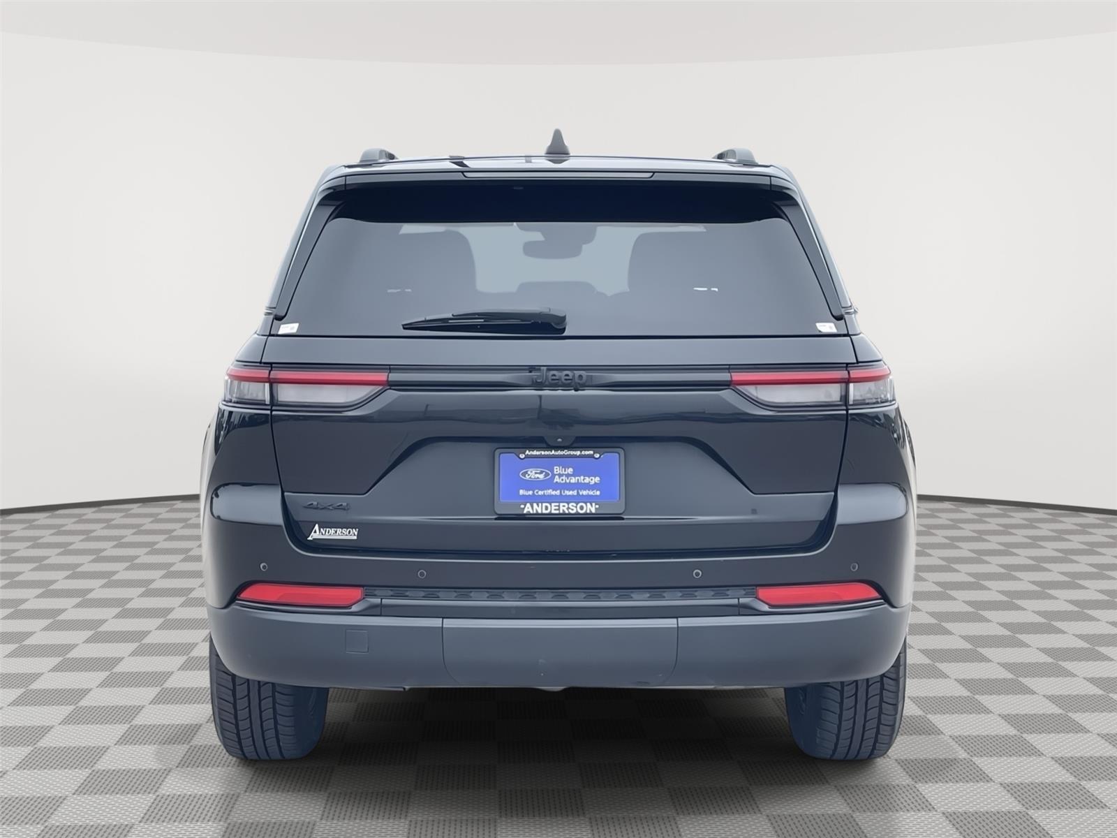 Vehicle photo 8
