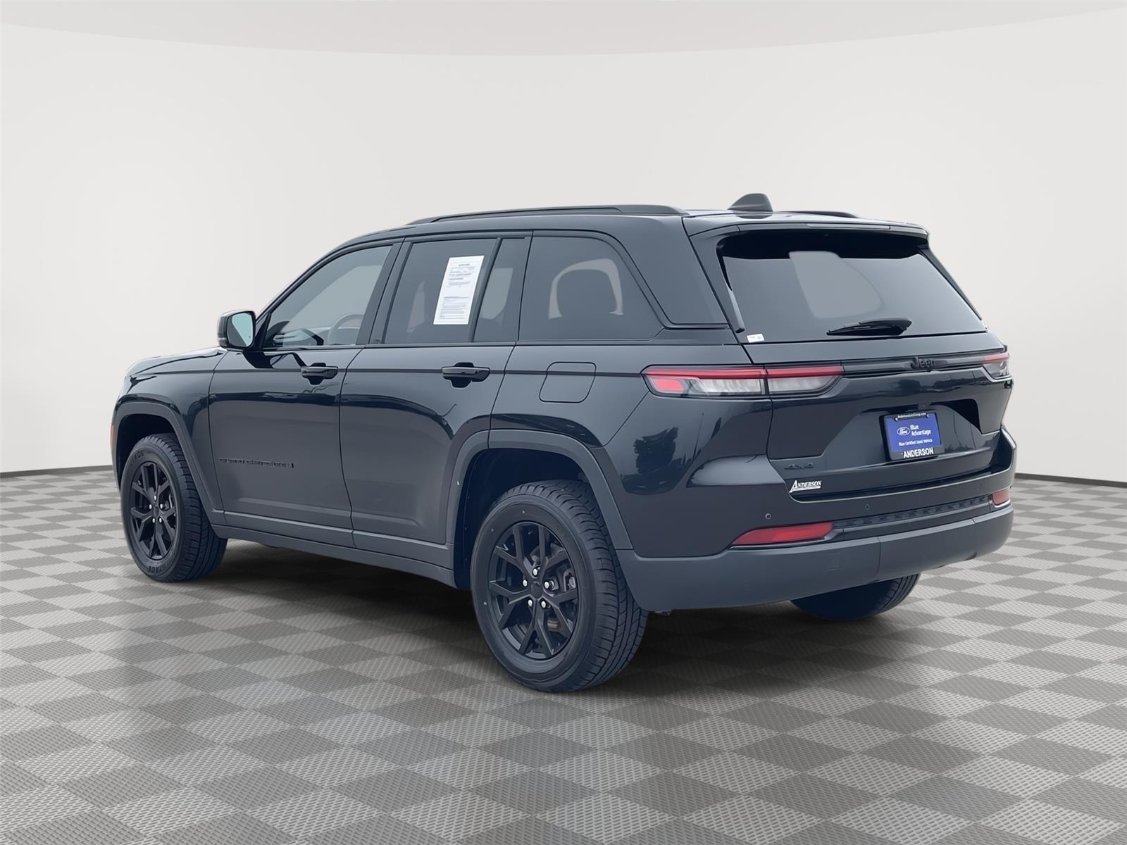 Vehicle photo 9