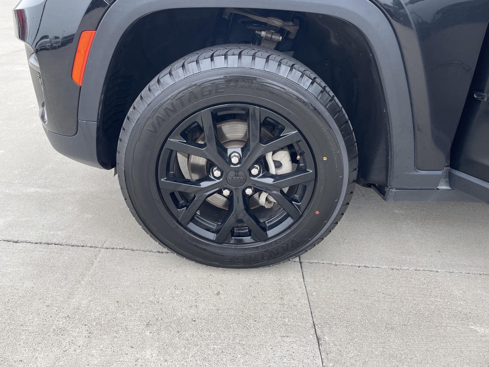 Vehicle photo 10