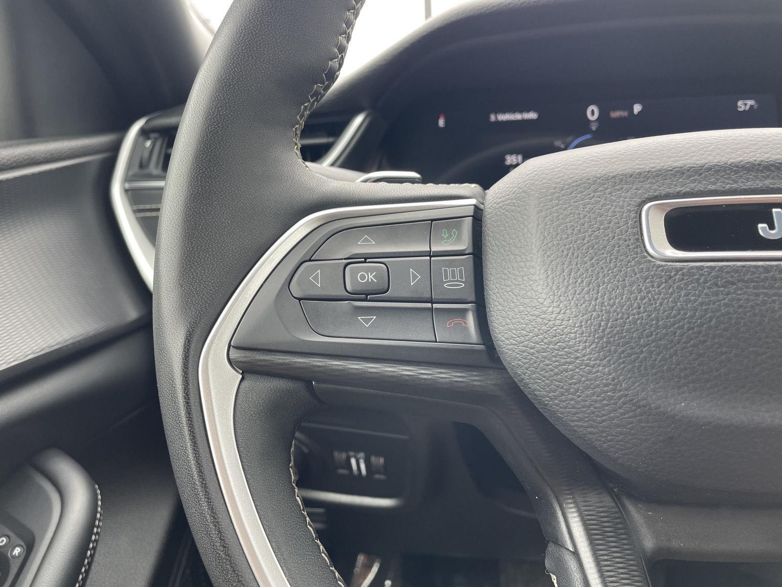 Vehicle photo 13