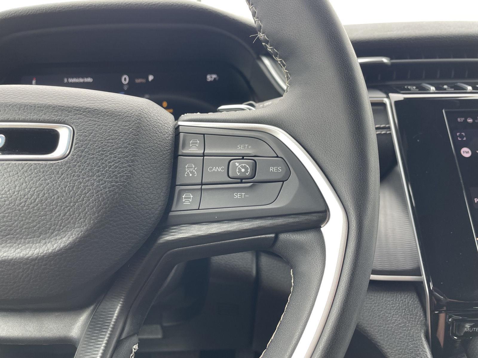 Vehicle photo 14