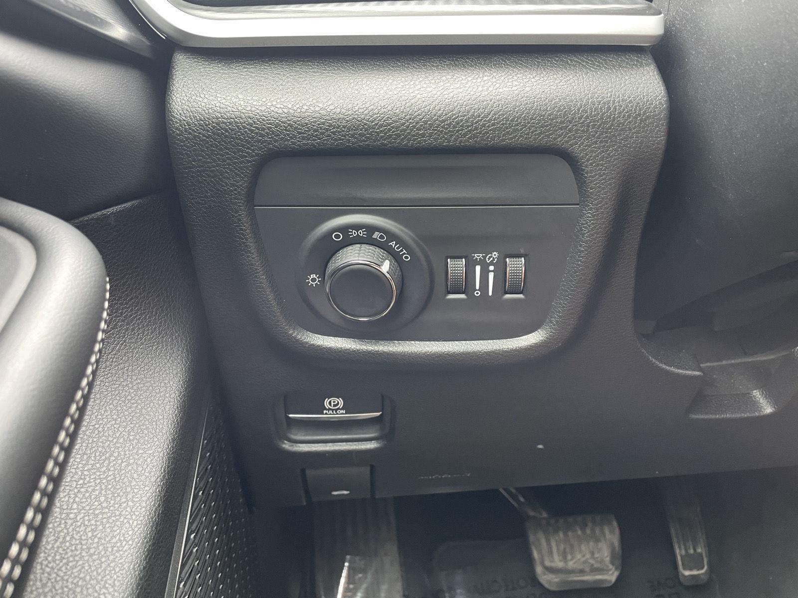 Vehicle photo 16