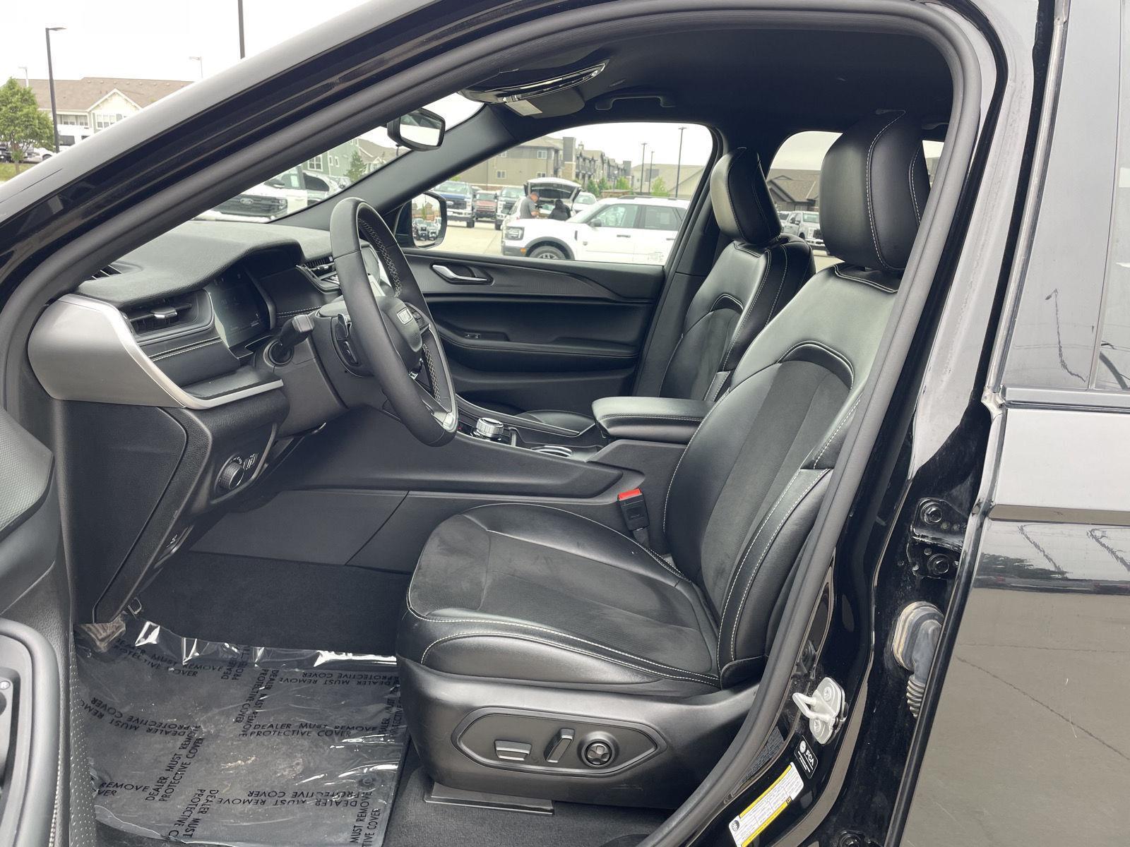 Vehicle photo 17