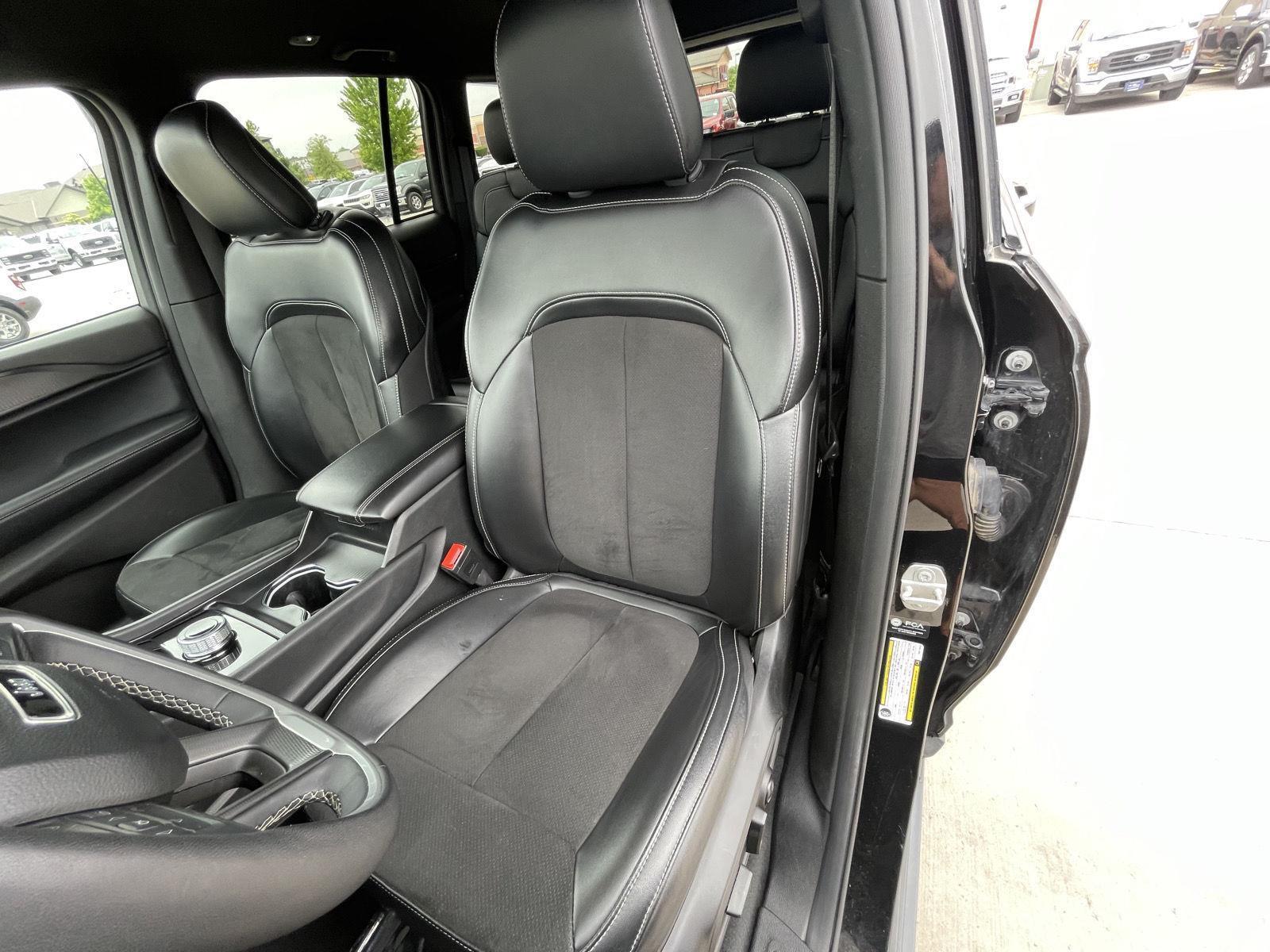 Vehicle photo 18
