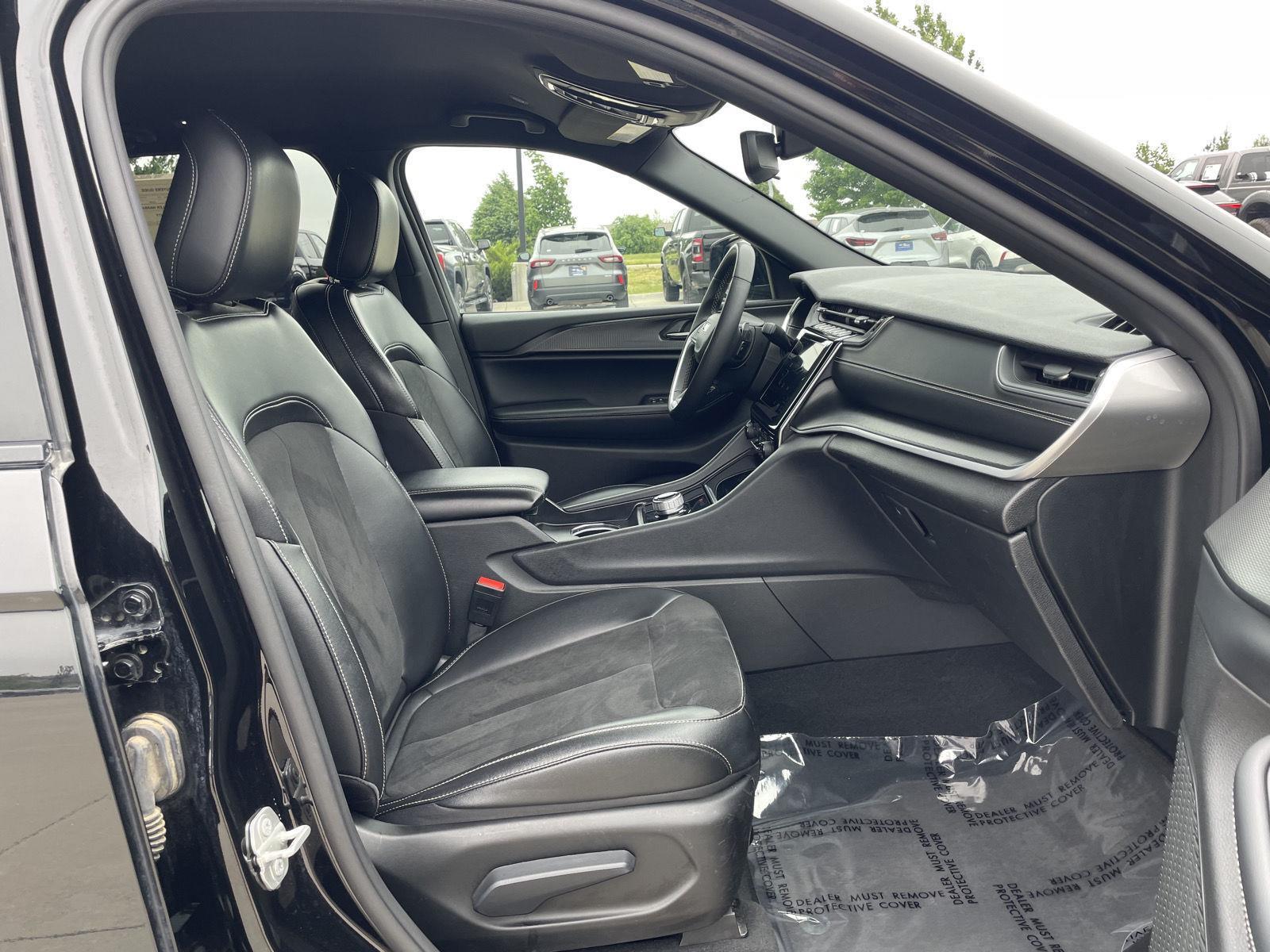 Vehicle photo 19