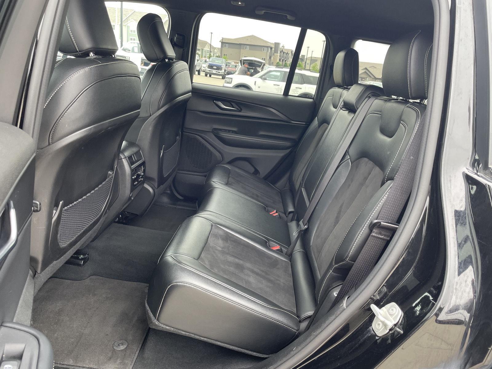 Vehicle photo 20