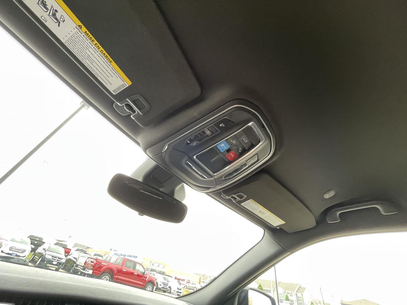 Vehicle photo 21